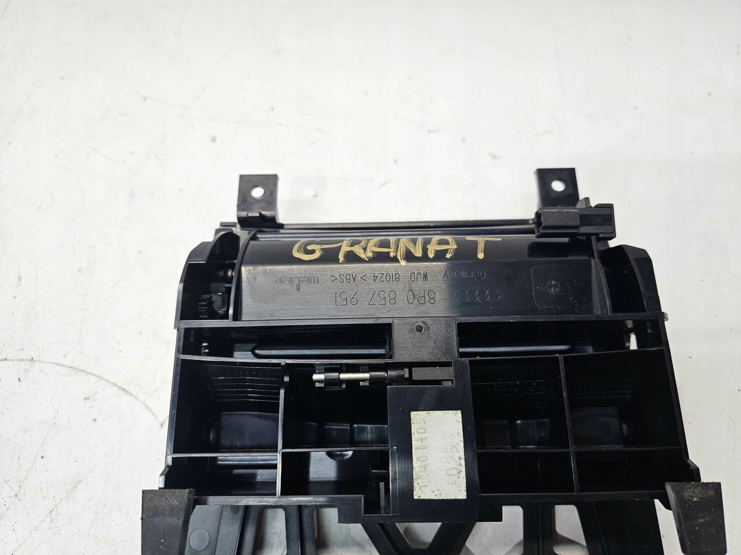 ashtray front AUDI A3 8P LIFT 8P0857951 GRANATOWA