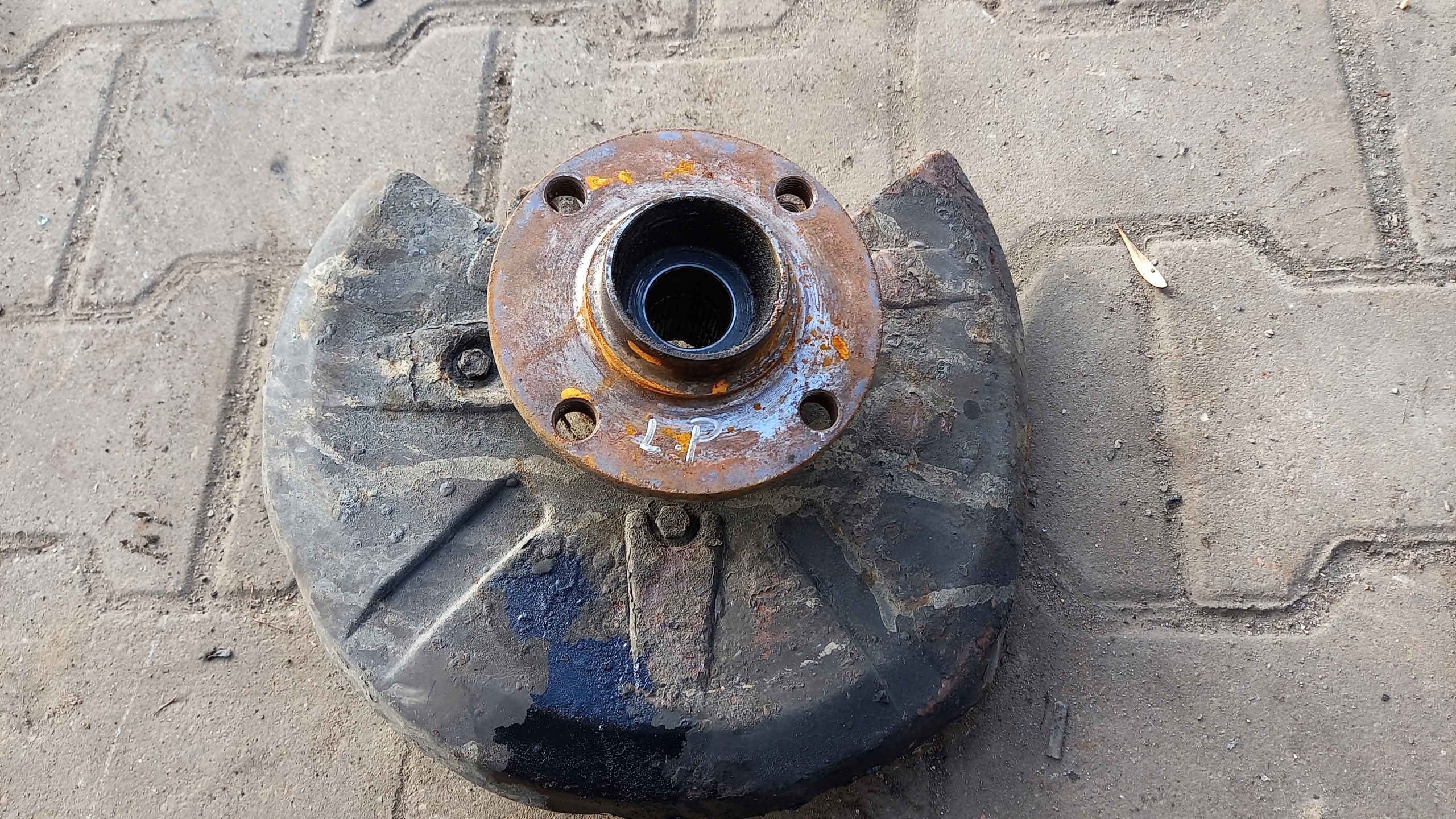 ЛІВИЙ КРОСОВЕР AUDI 80 93R 2.0 B СЕДАН