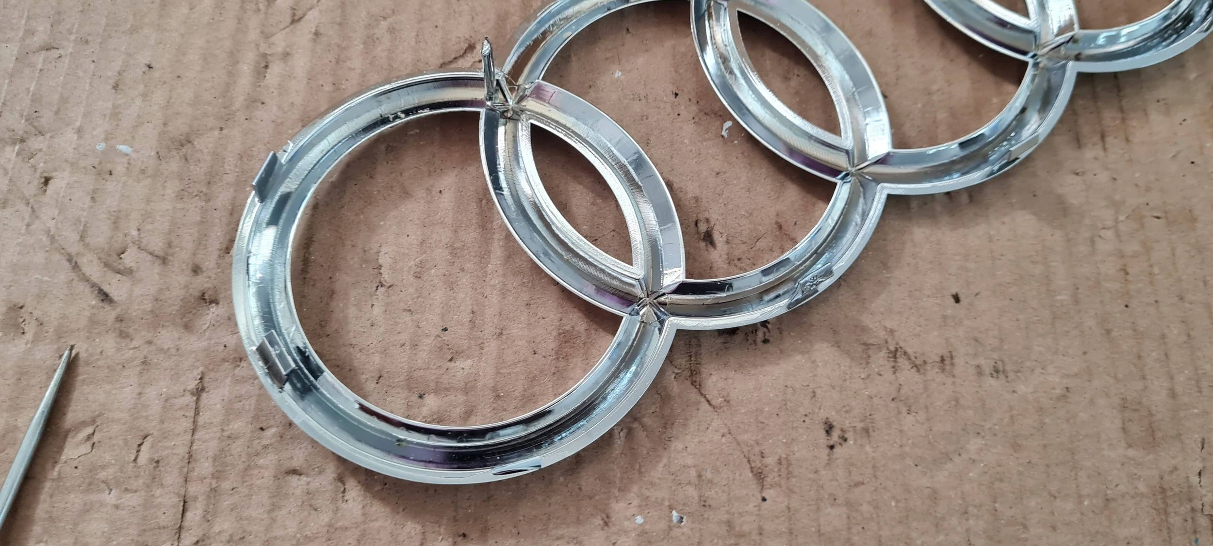 A4 B9 8W A5 logo EMBLEMAT grille GRILLA 4N0853605 VW AUDI