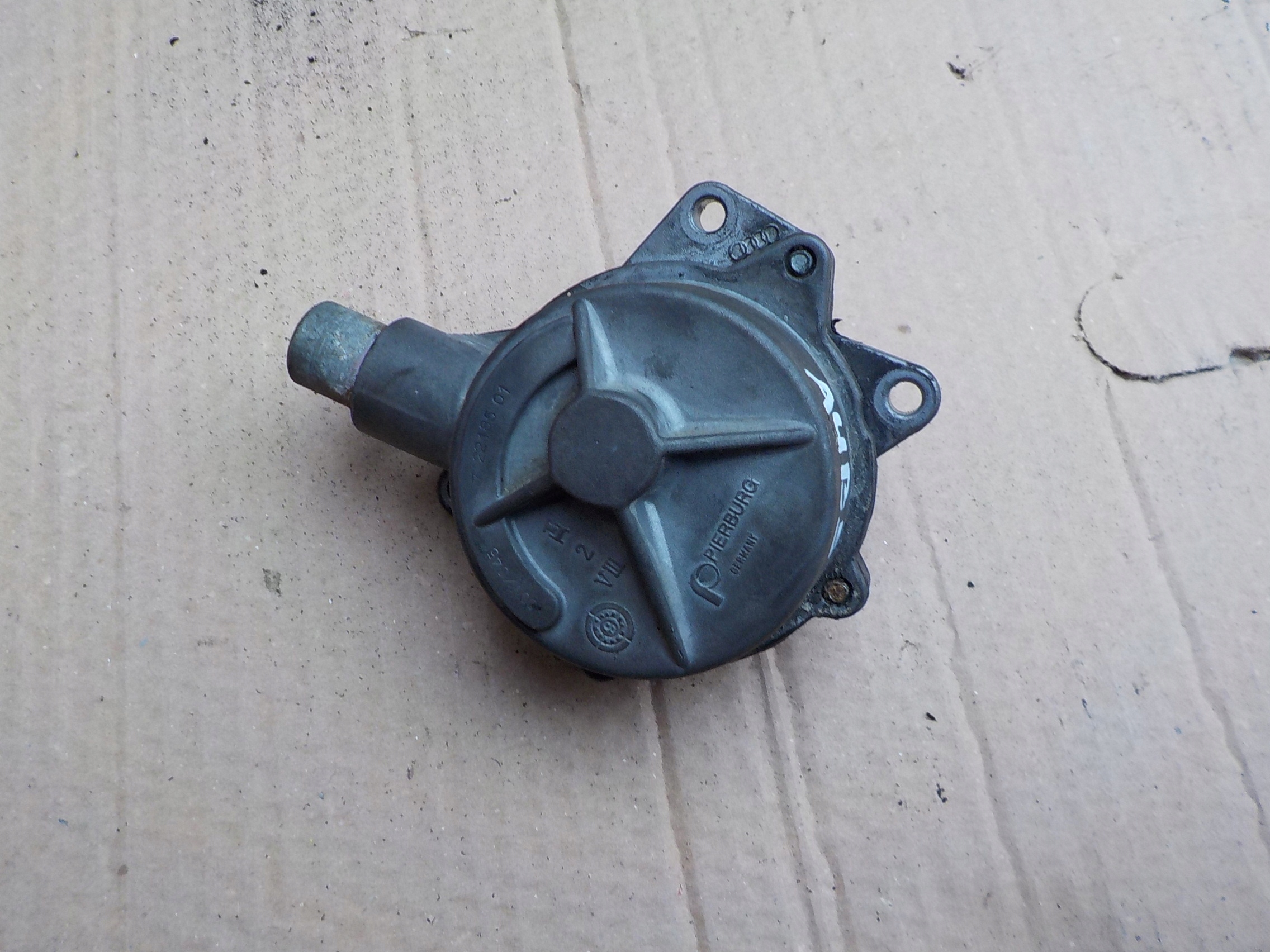 pump vacum audi a4 b5 2,5 tdi 059145100B