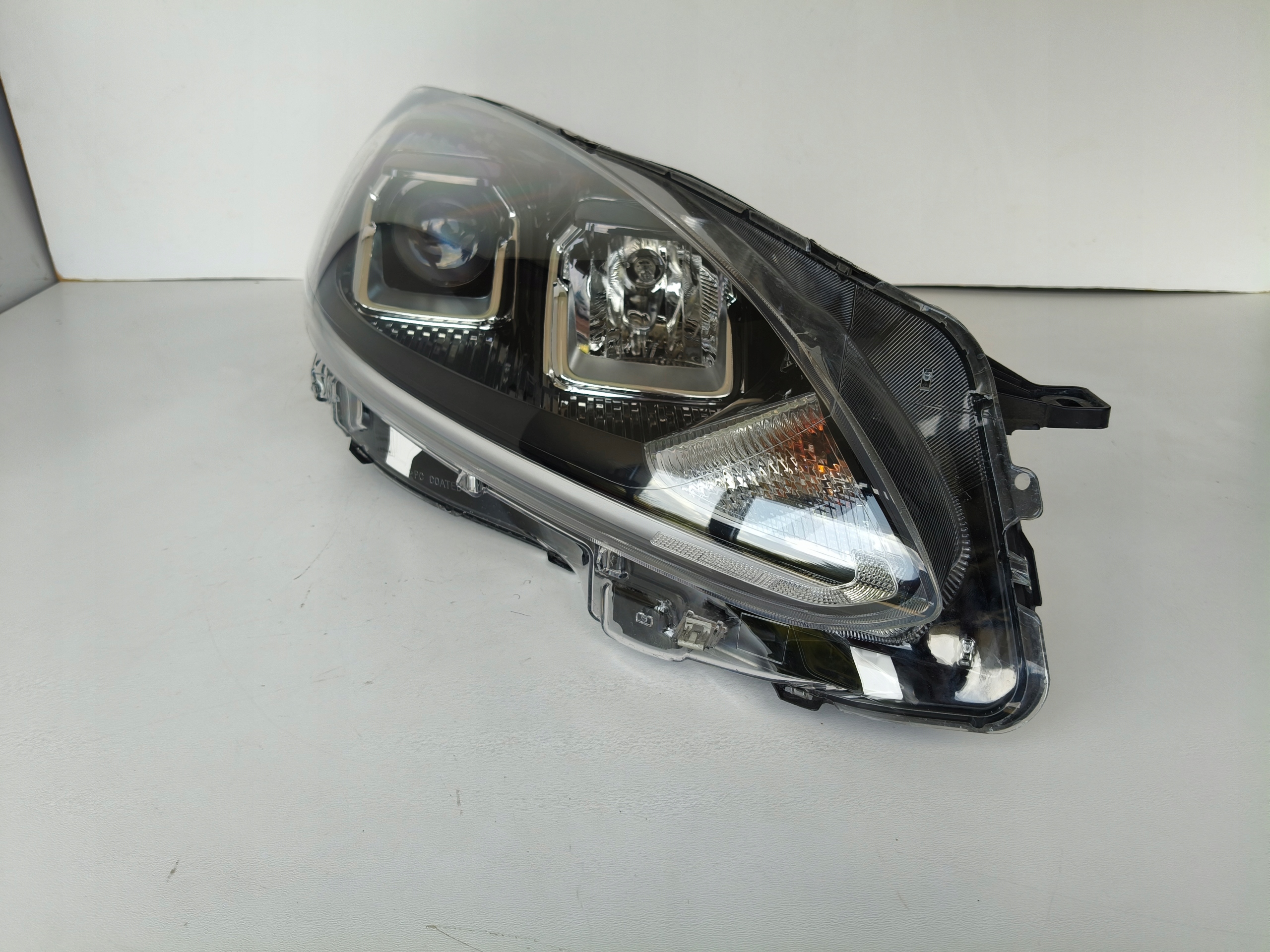 light right REFLEKTOR FORD KUGA MK3 19- LED