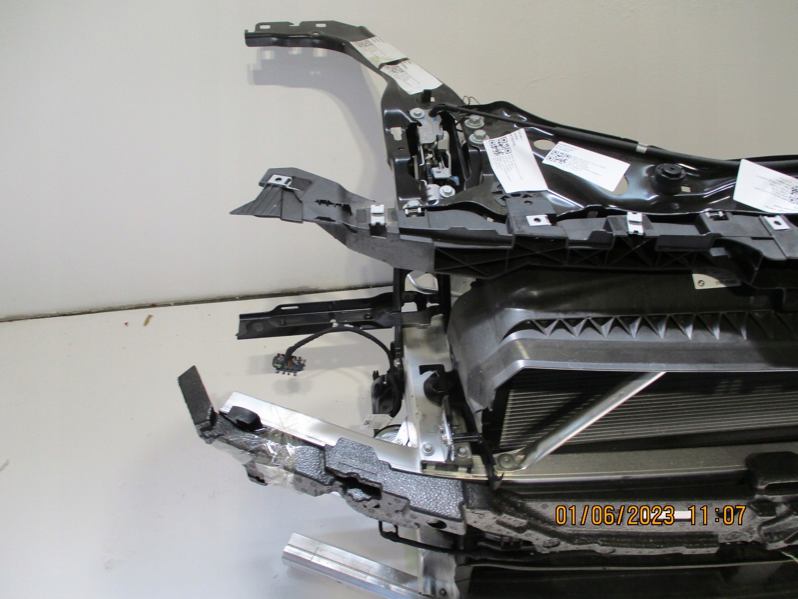 Pas przedni chłodnice BMW 2 U06 1,8i Producent części BMW OE