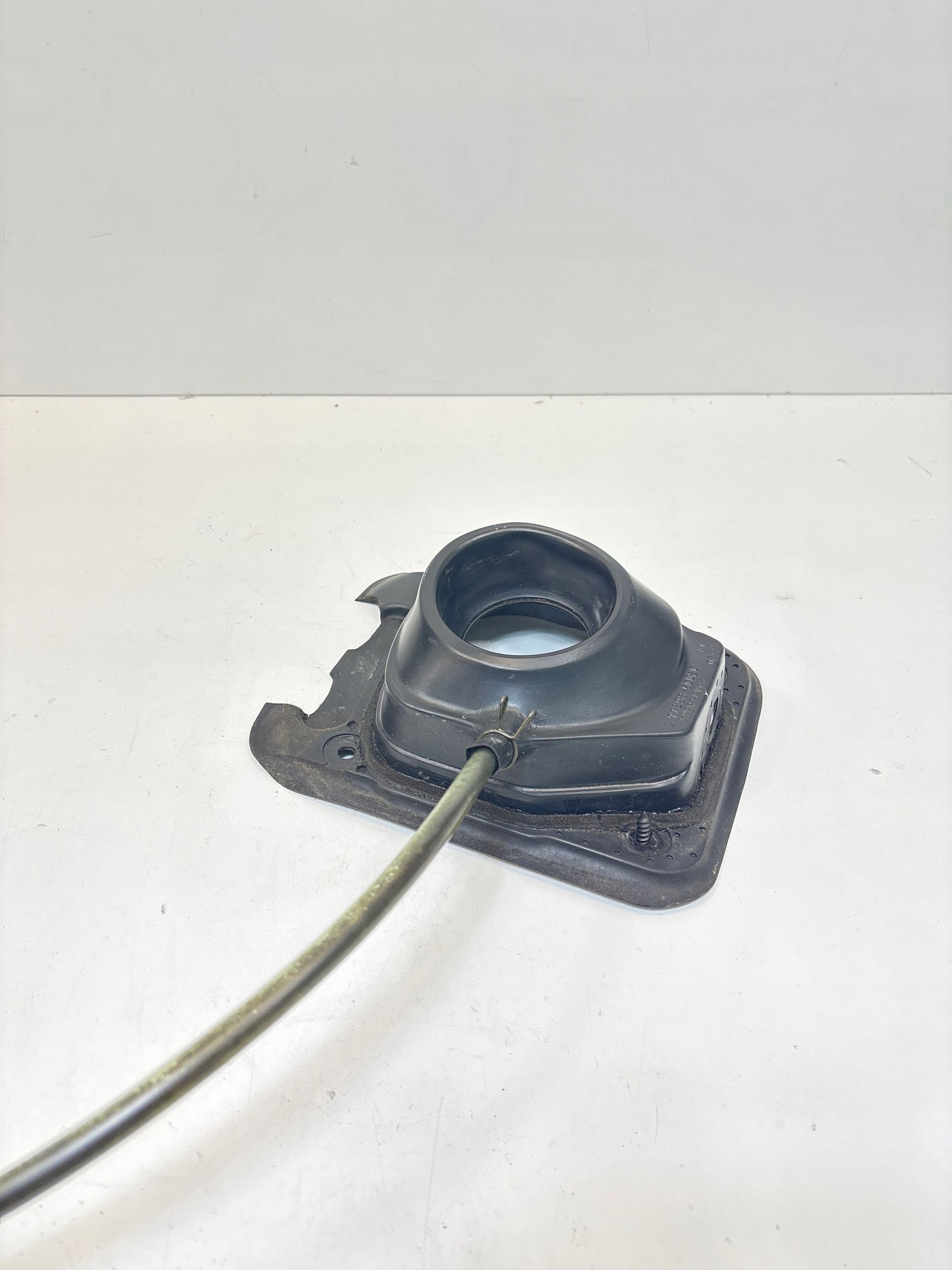 LEXUS LS 400 LS400 94-97 RURA WLEWU PALIWA ELEMENT PLASTIK GUMA Typ silnika Benzyna