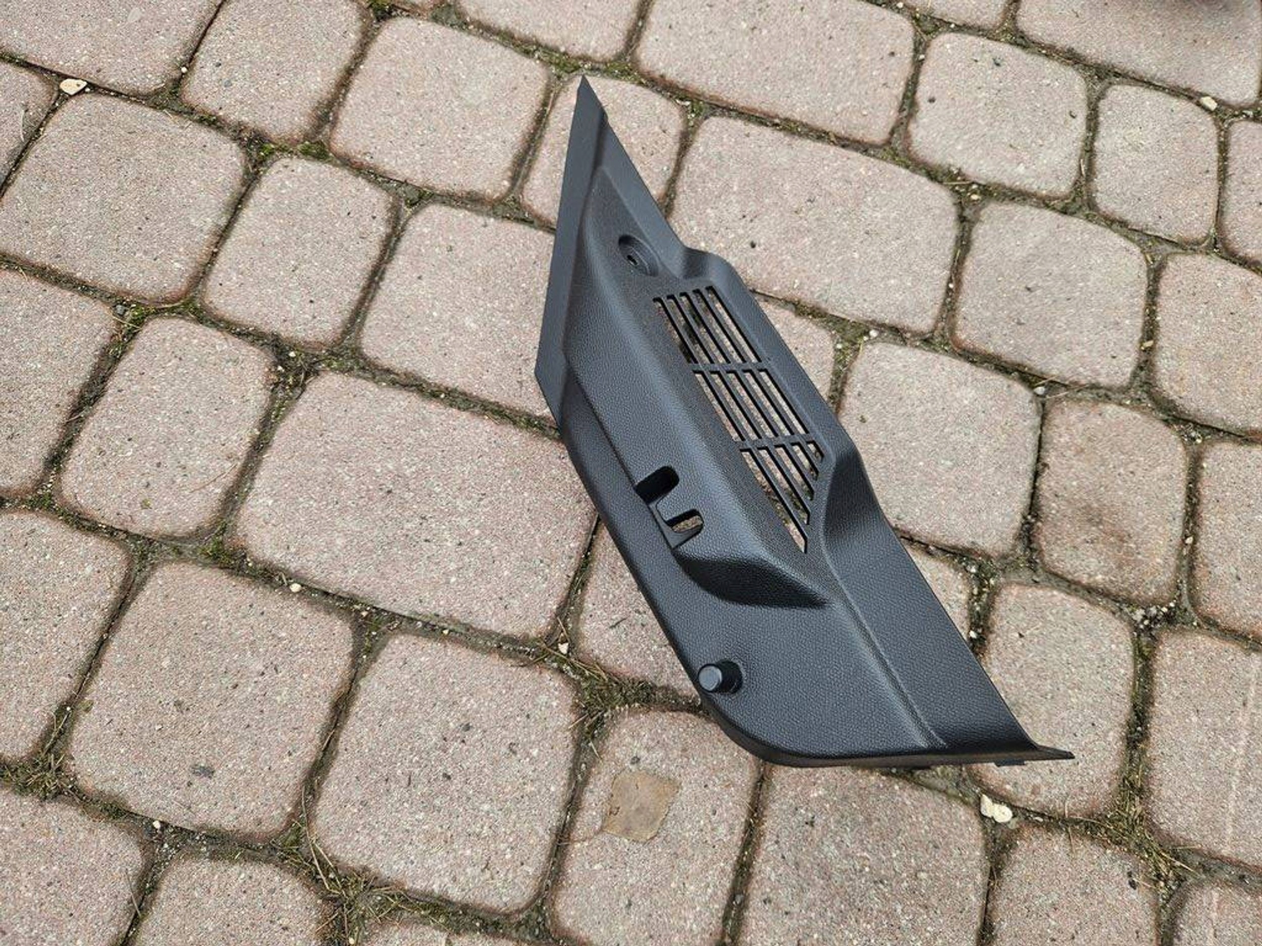 plastic polki boot right cover Opel Mokka B 2 9835355580