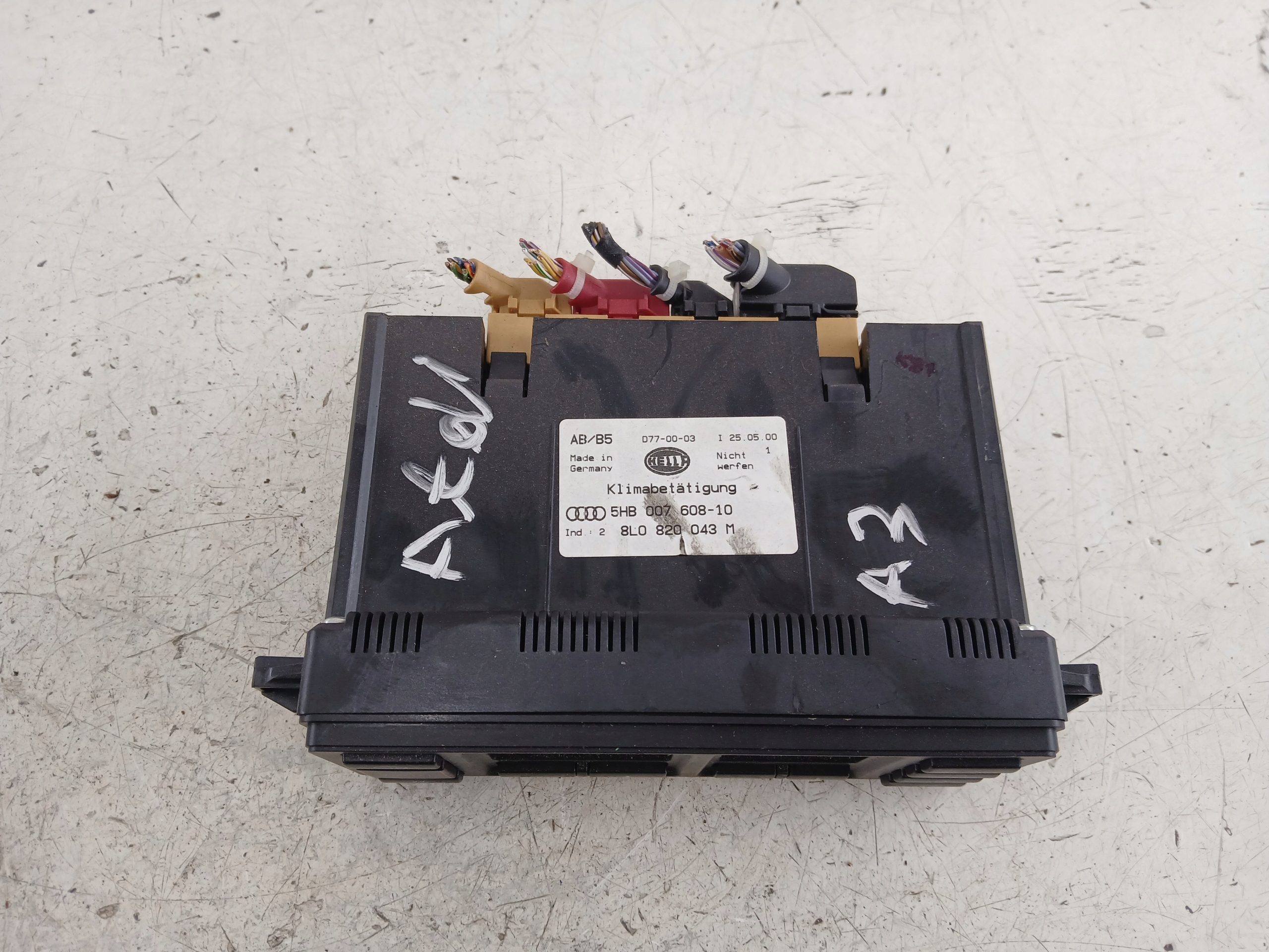 AUDI A3 8L Unite commande clima 8L0820043M