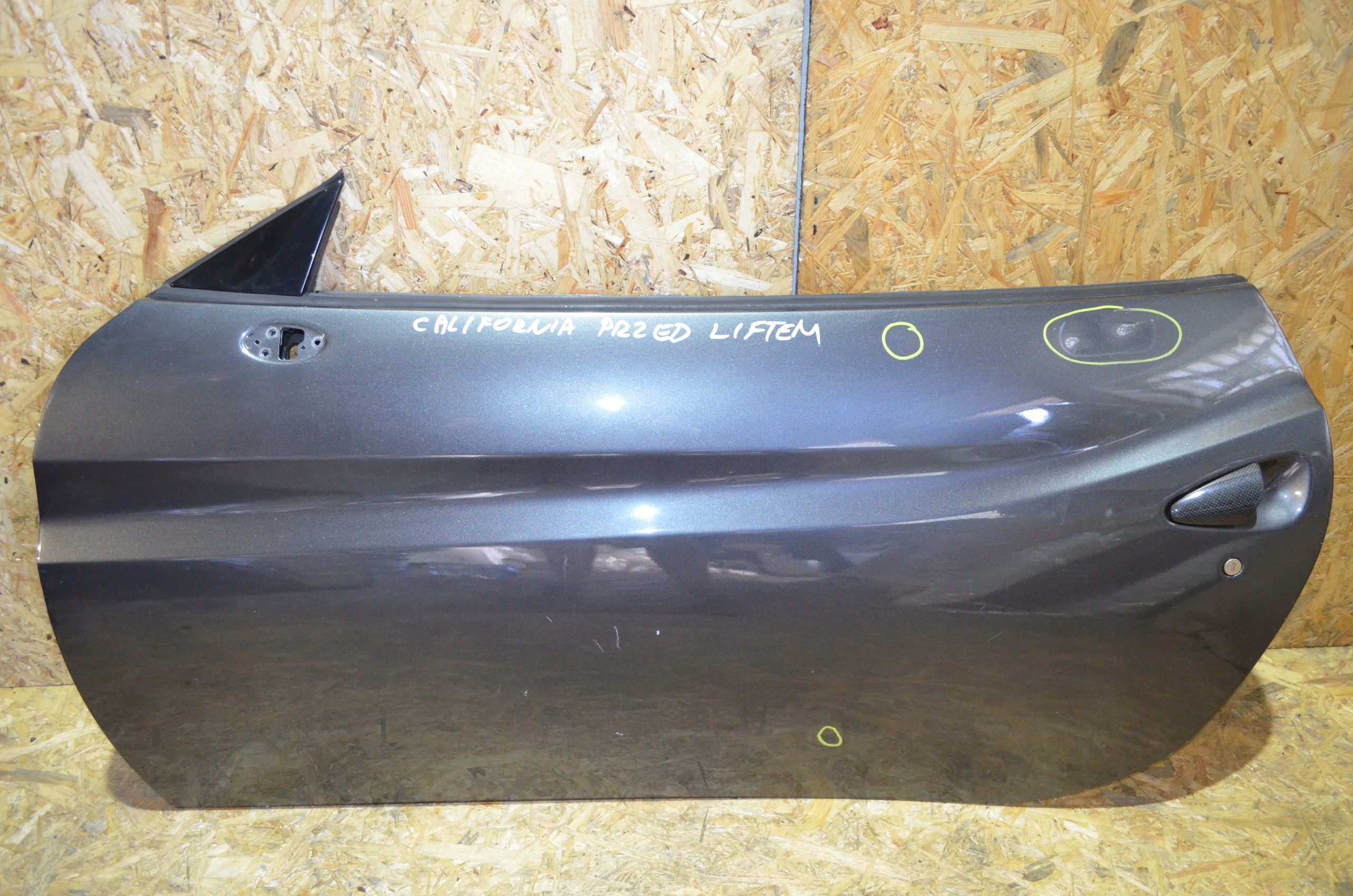 Drzwi lewy przód Ferrari California