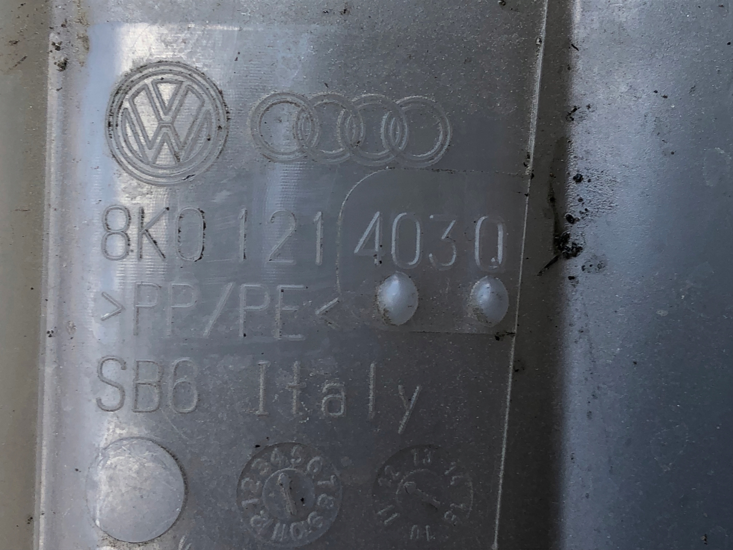 Réservoir eau AUDI A4 B8 8K0121403Q