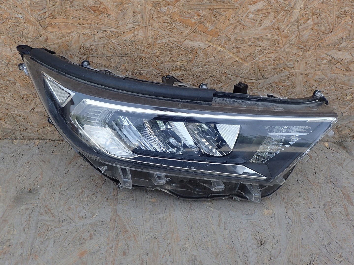light right REFLEKTOR FULL LED TOYOTA RAV4 V A5