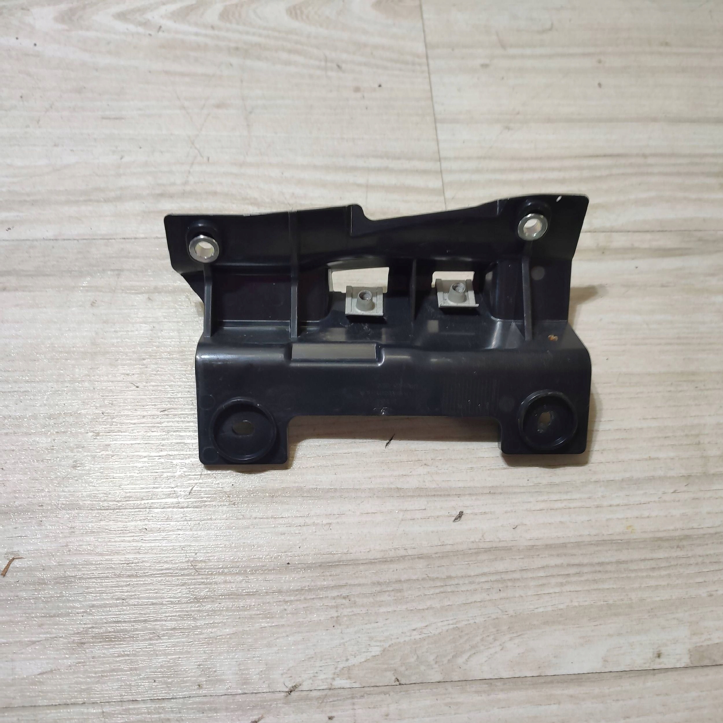 holder front side left Jaguar F-Pace HK8324117AA