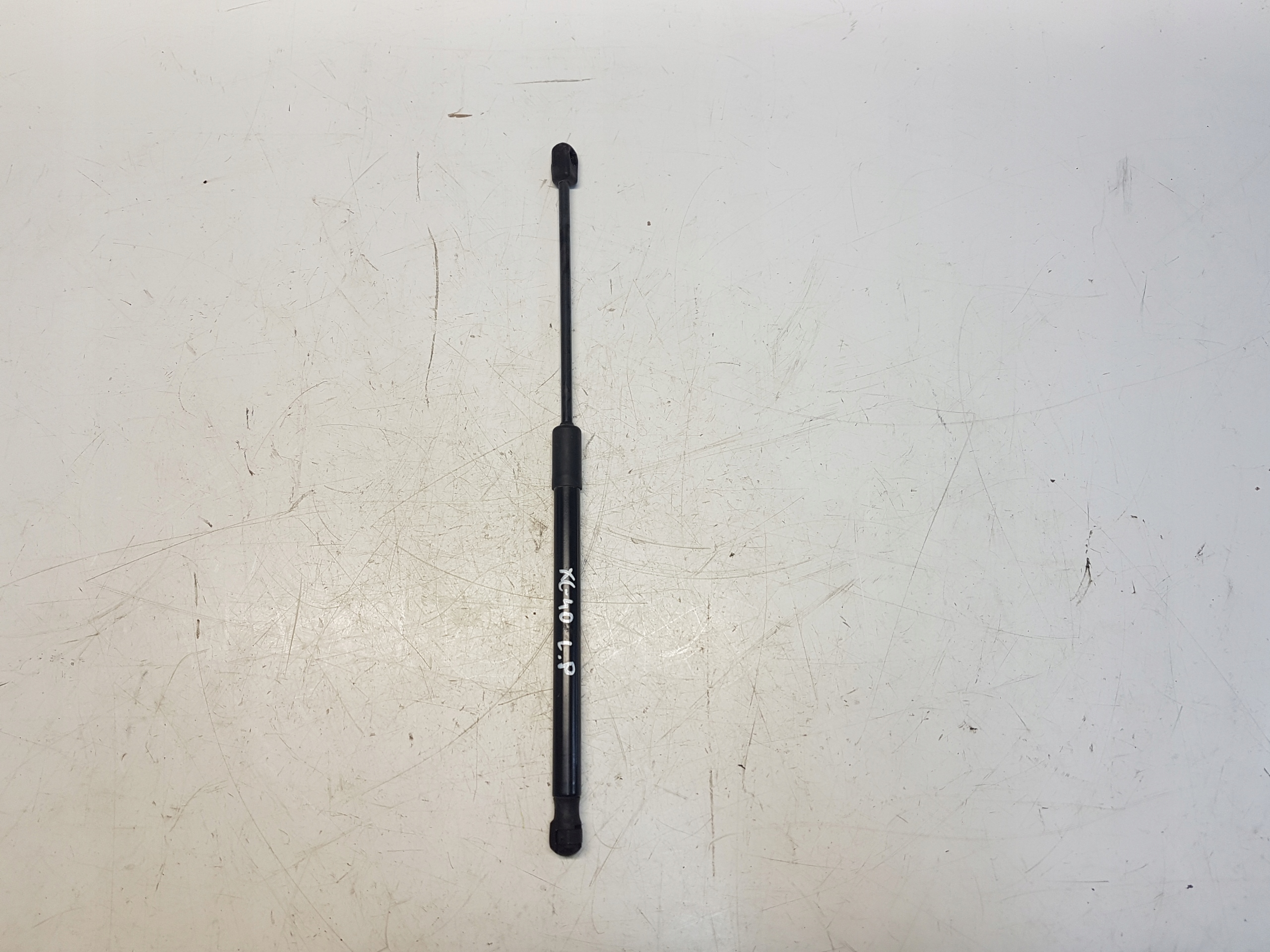 VOLVO XC40 капот привід 32206883