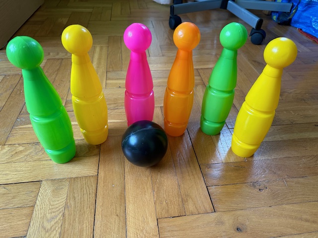 KRĘGLE Z DUŻĄ PIŁKĄ ZABAWKA DLA DZIECI