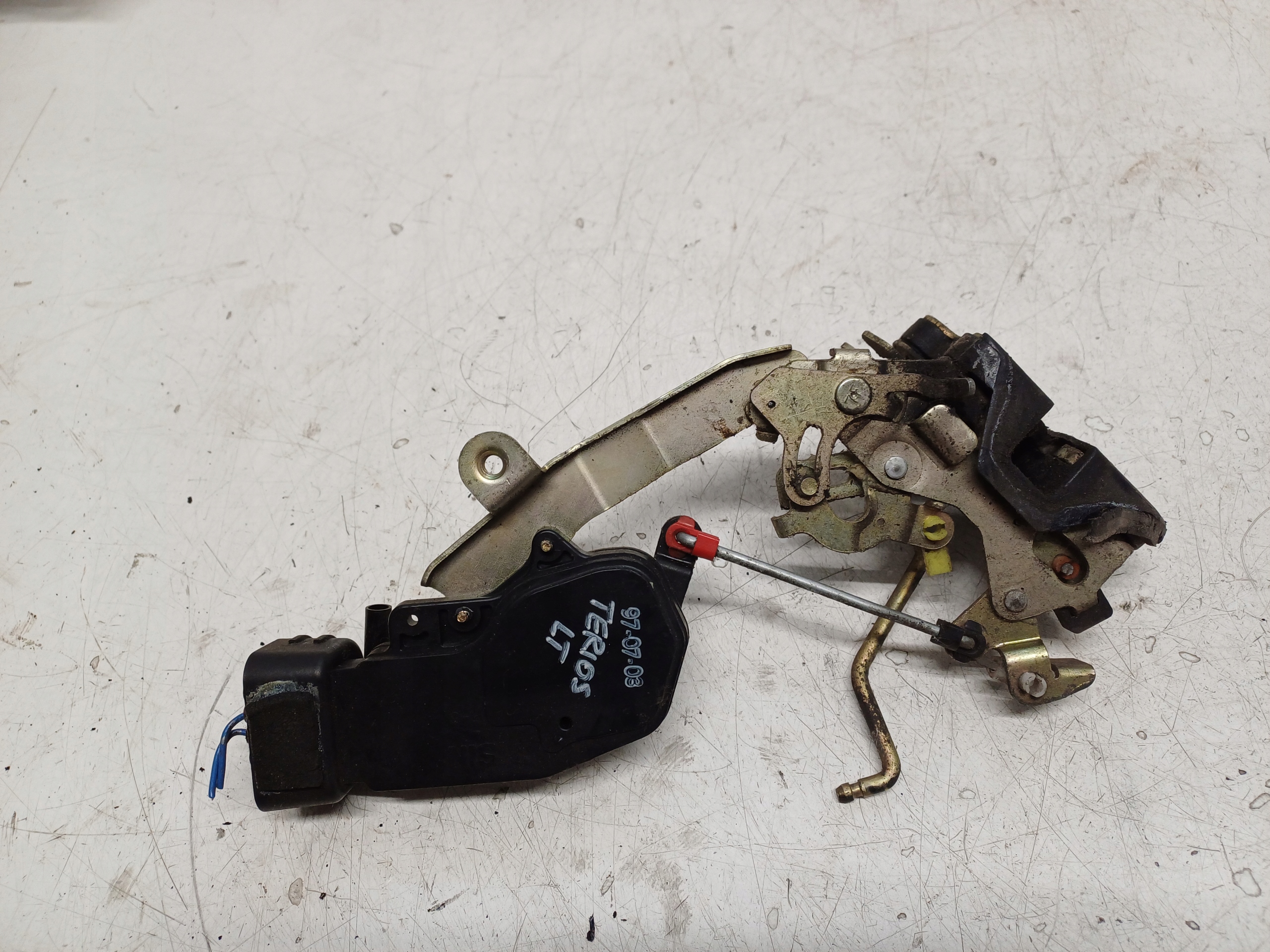 DAIHATSU TERIOS 97- ZAMEK LEWY TYLNY 4PIN