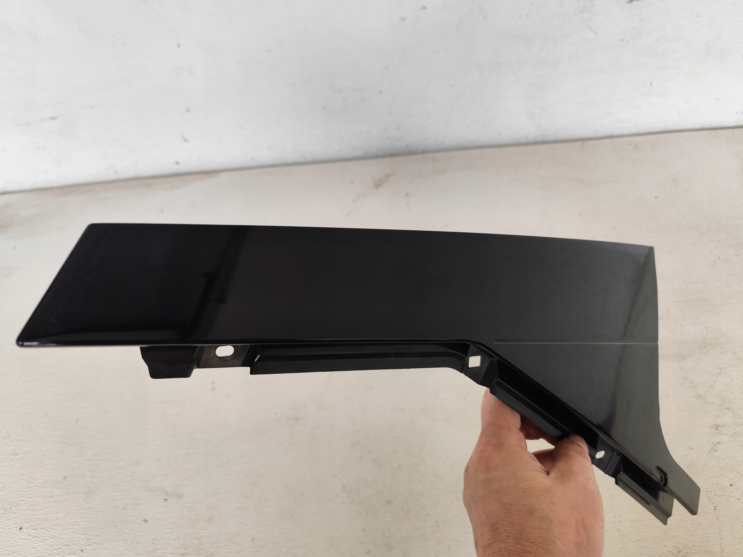 VOLVO XC60 II 2022 moulding vertical door left rear part