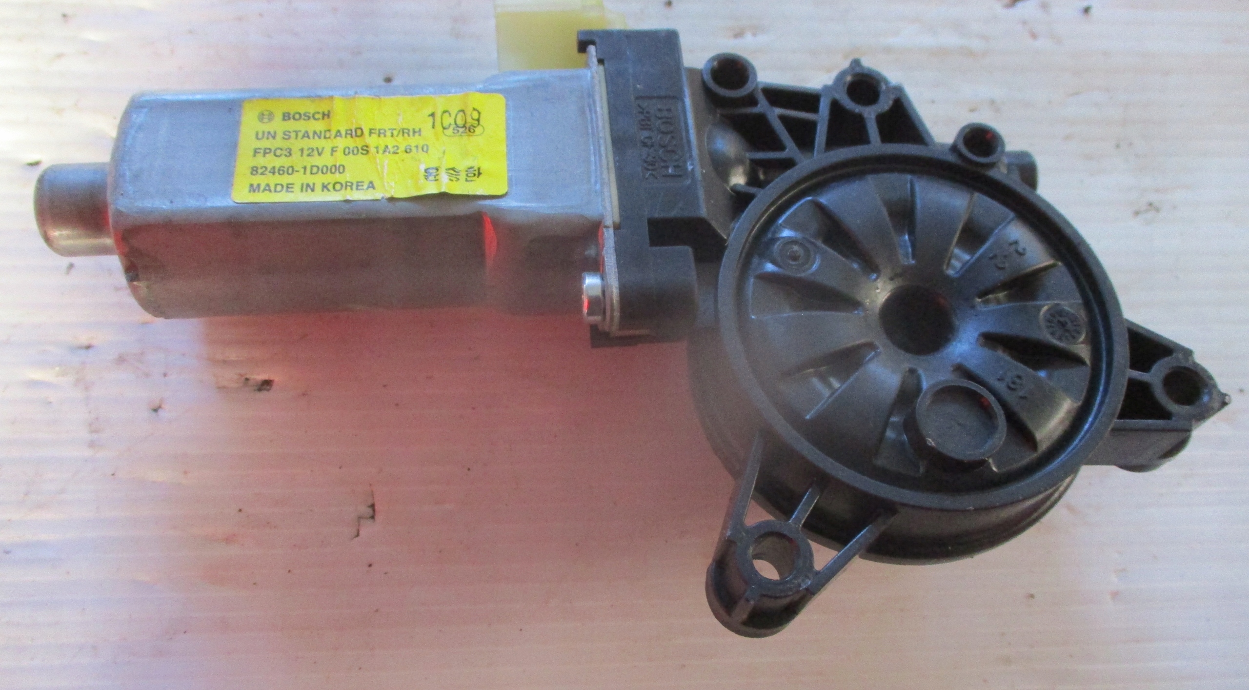 82460-1D000 - KIA CARENS III СТЕКЛОПОДЪЕМНИК ПРАВЫЙ ЗАДНИЙ