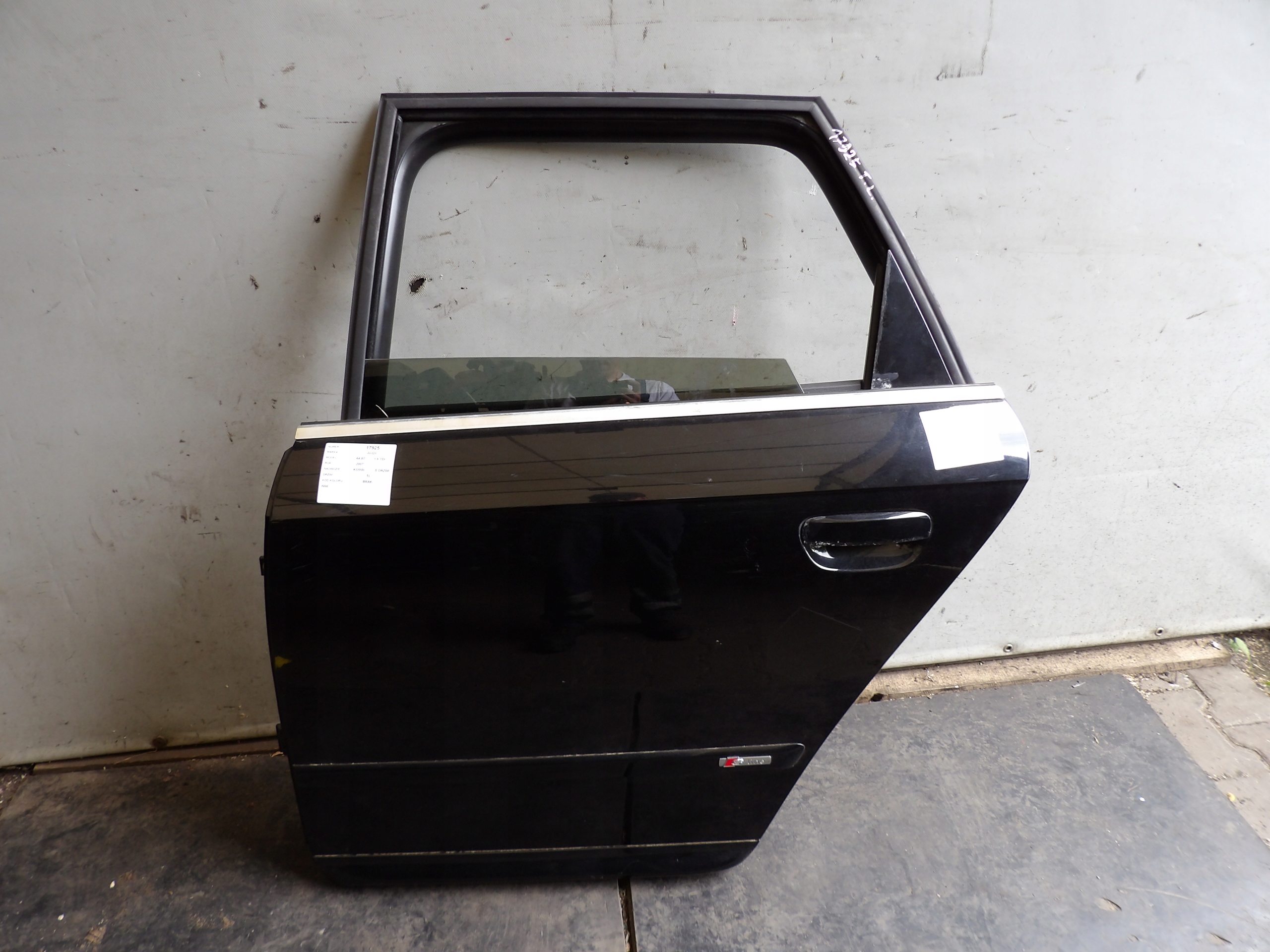 Audi A4 B7 door rear. left kombi