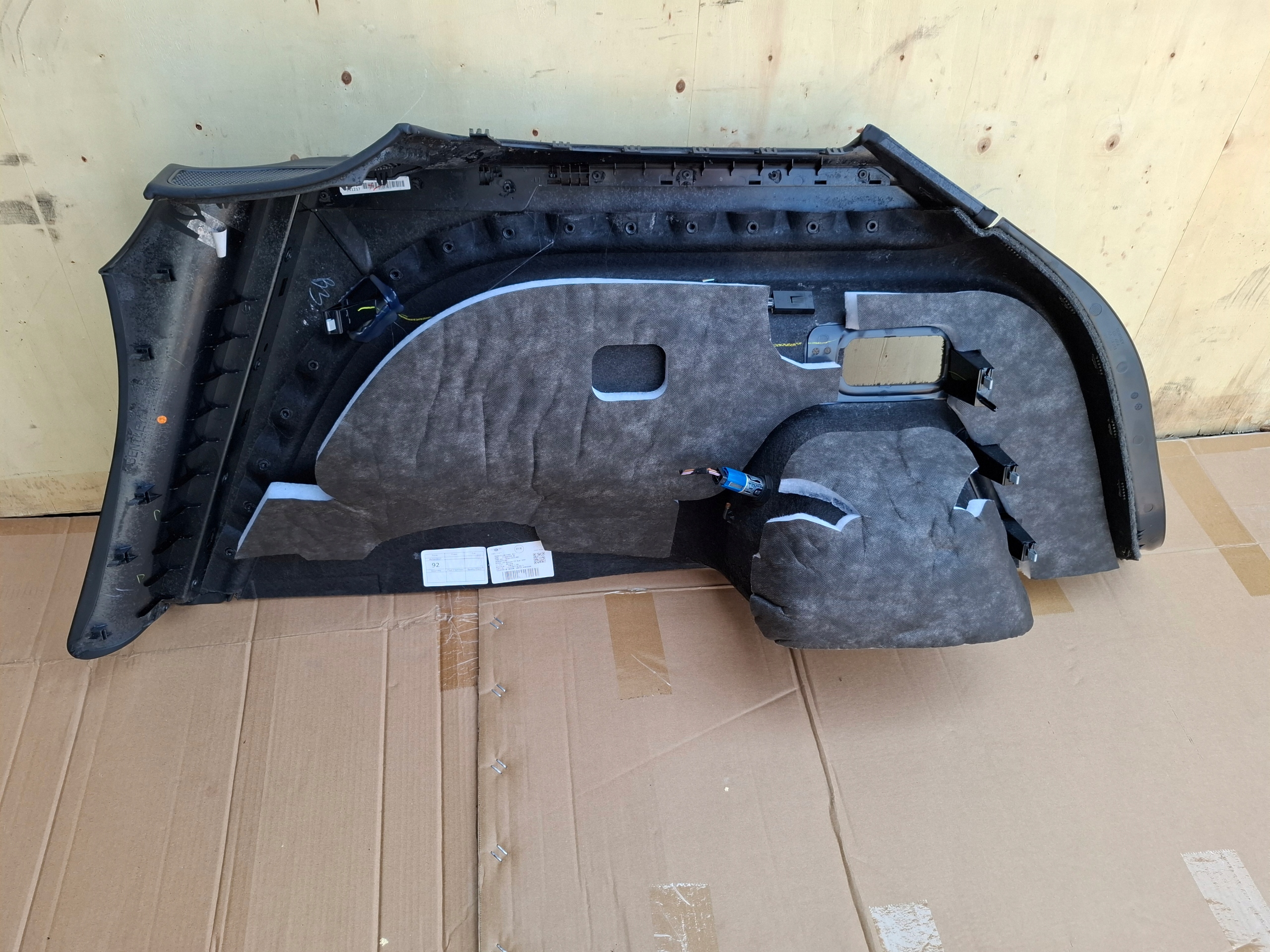 boot upholstery left BENTLEY BENTAYGA 17r