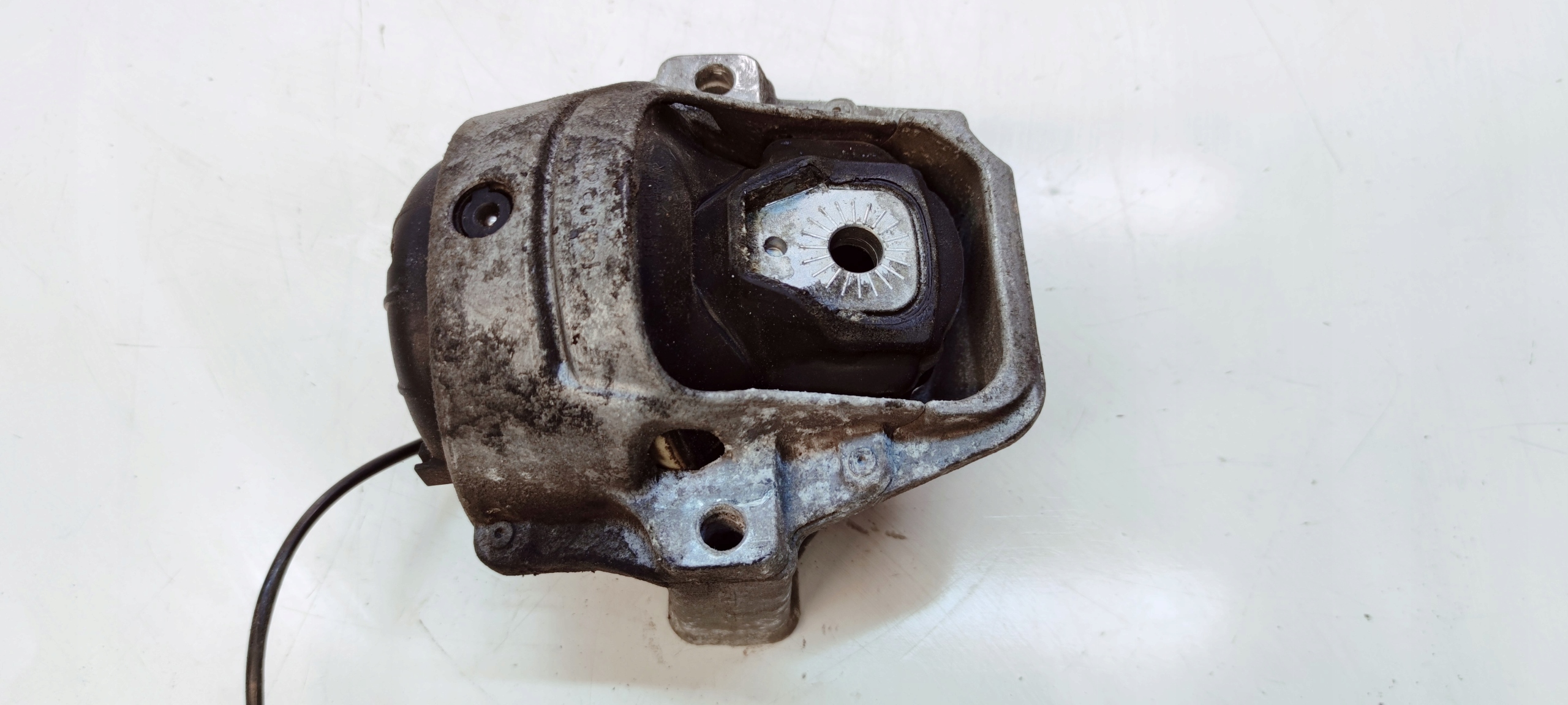 engine mount left or right Z with the sensor AUDI A4 B8 A5 Q5 8R0199381C