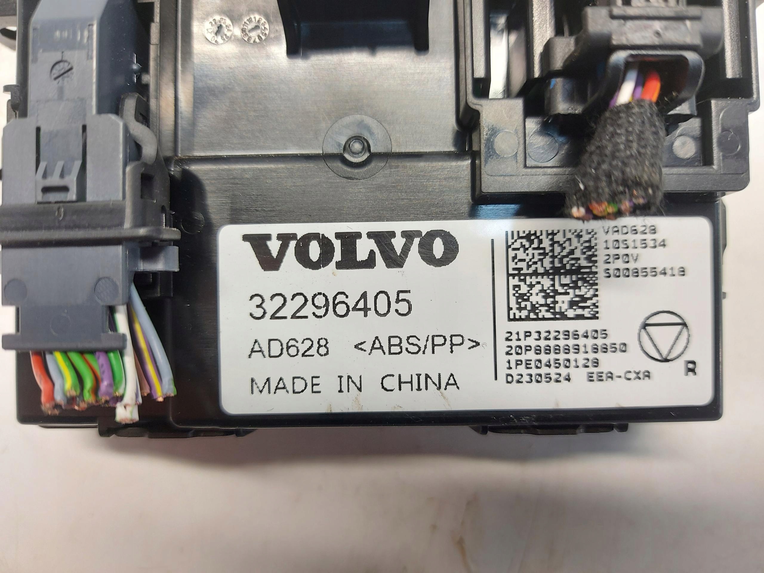 VOLVO XC40 LIFT module strerownik 32296405