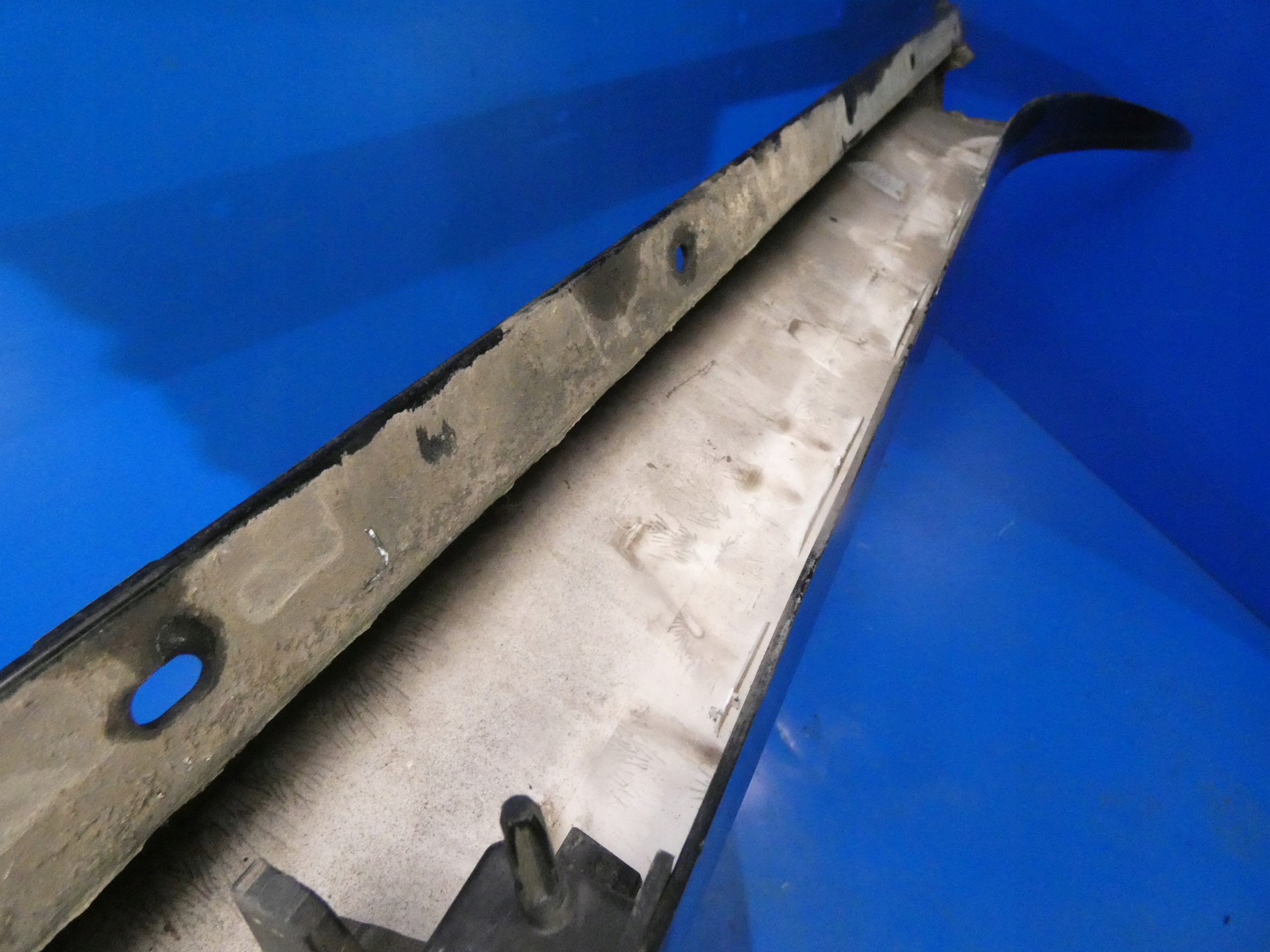 JAGUAR XE X760 moulding threshold left exterior
