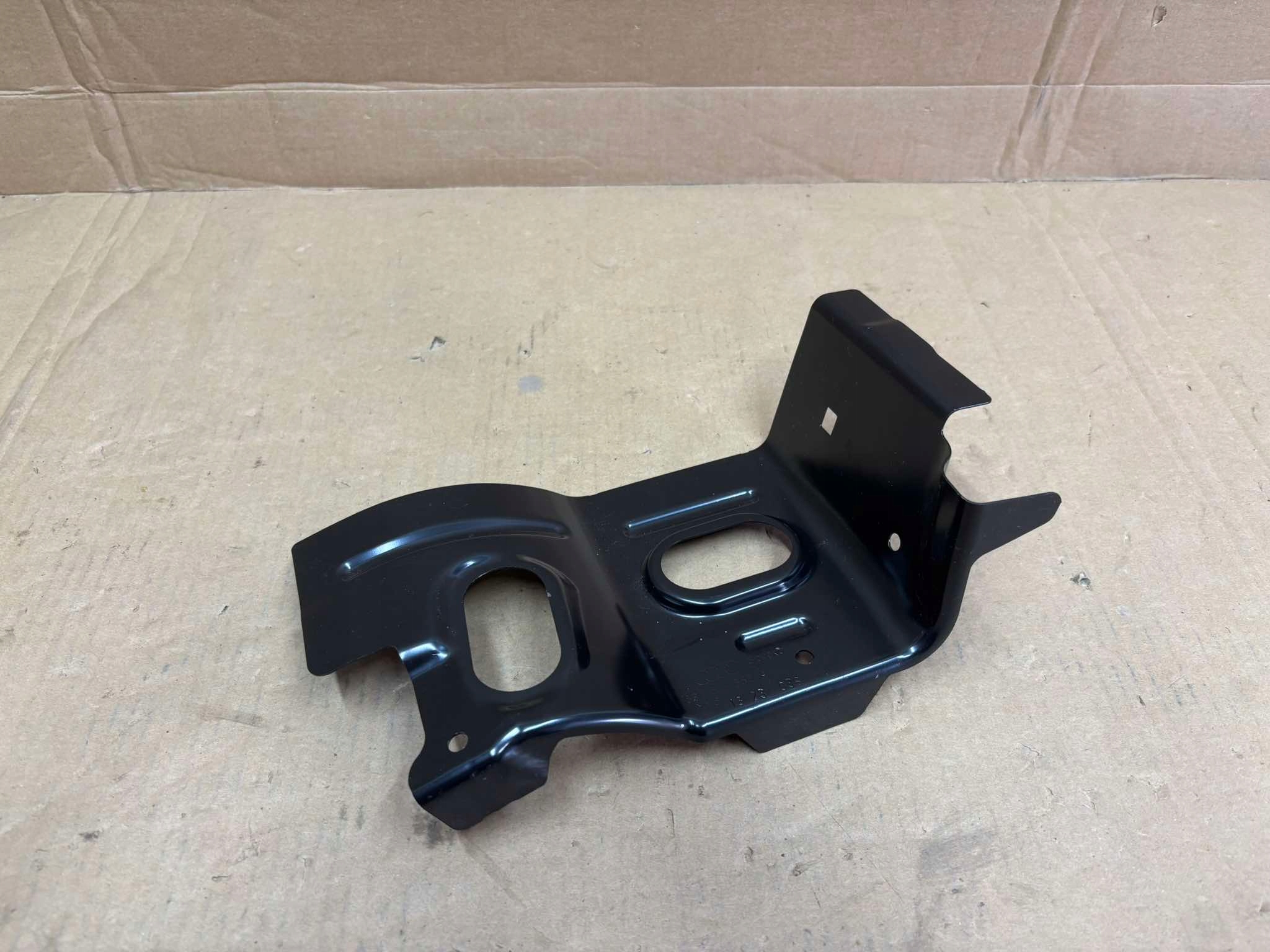 Support plaque Unité d’angle PANELU NADWOZIA Droite AUDI Q3 83A813562A