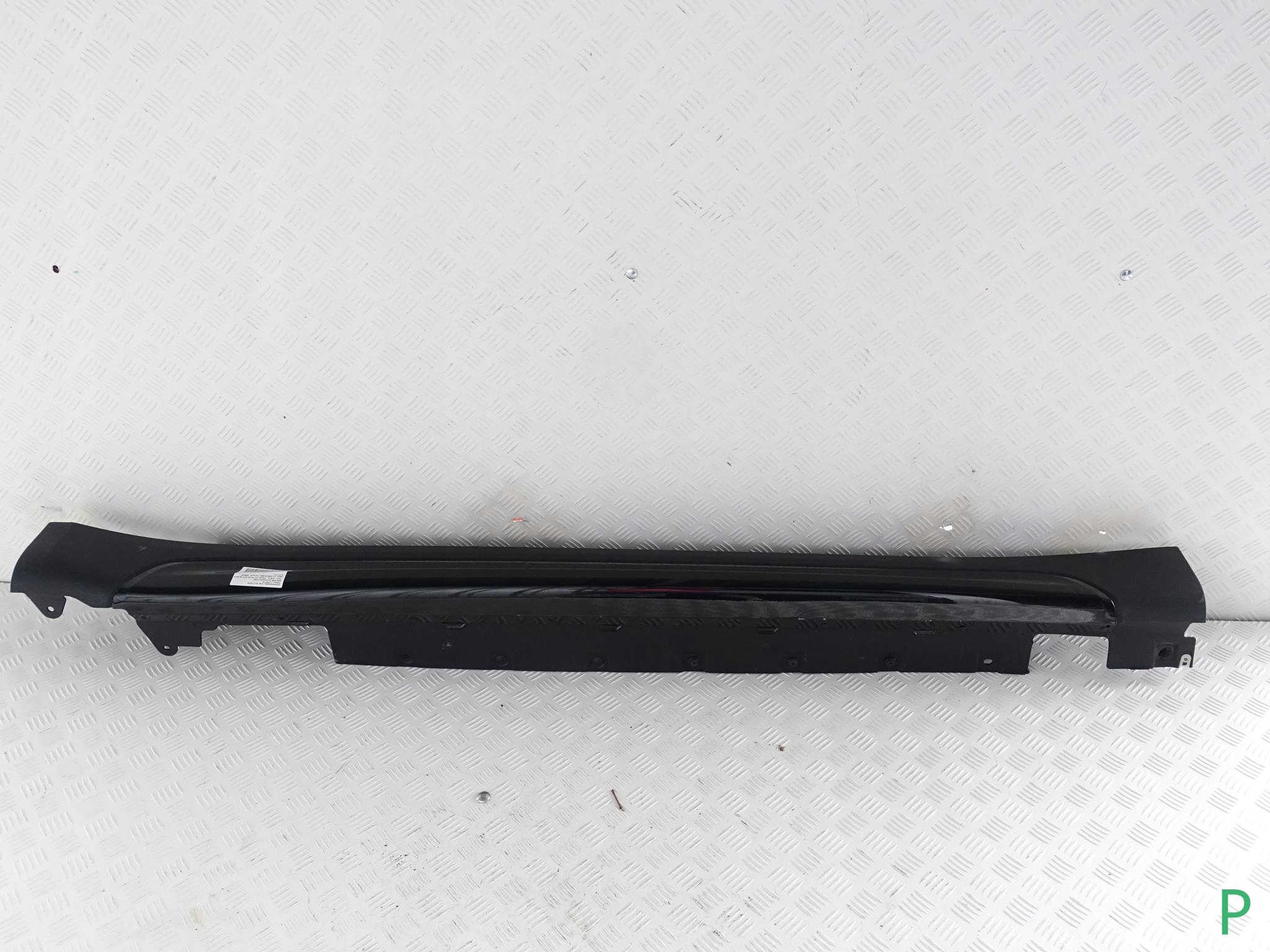 MINI F60 COUNTRYMAN молдинг порог правый (B15)