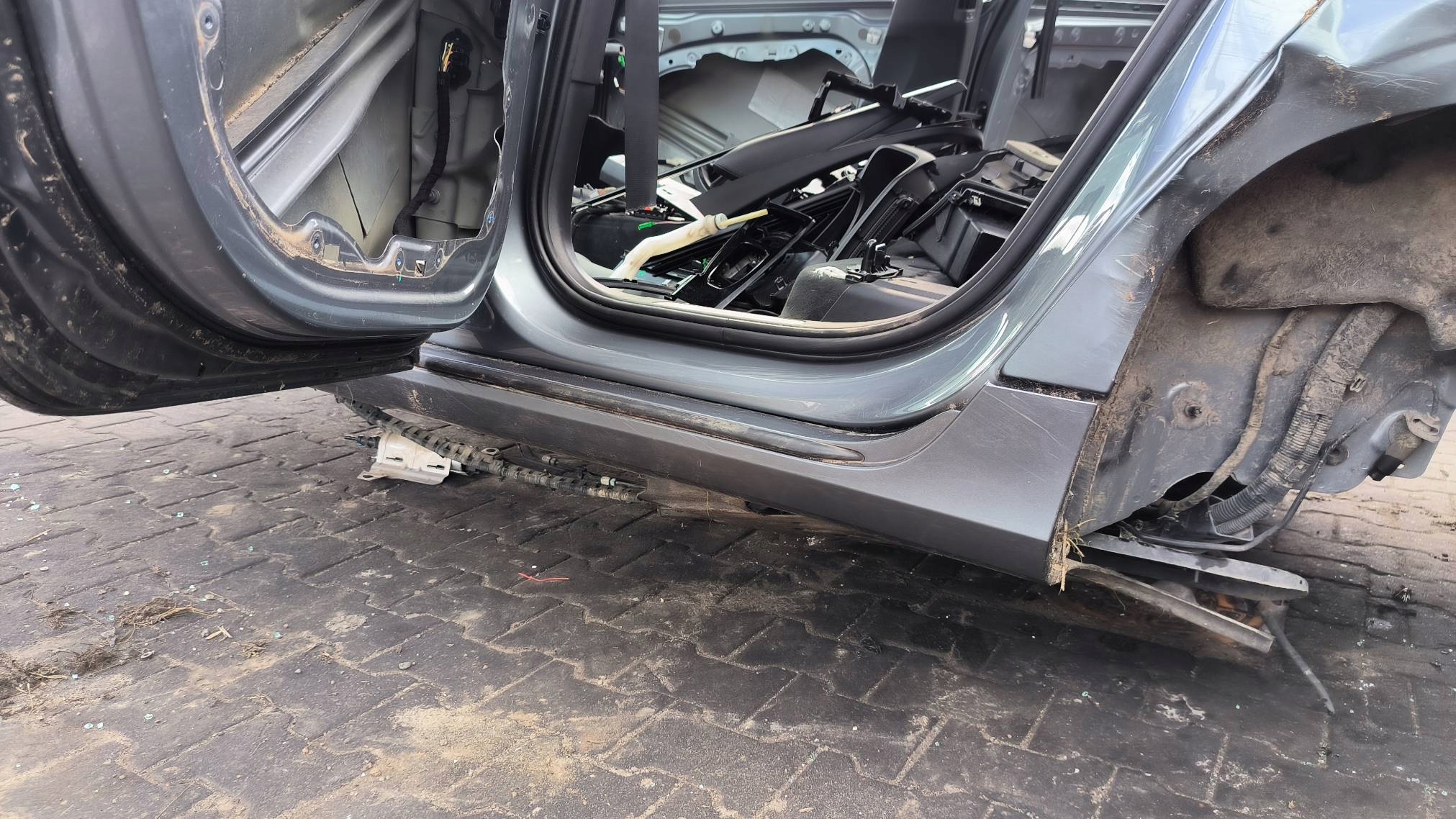 práh levý sloupek VOLVO S90