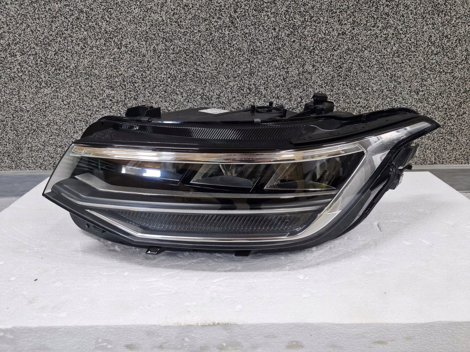 light left VW Tiguan II LIFT Full Led 5NB 2022