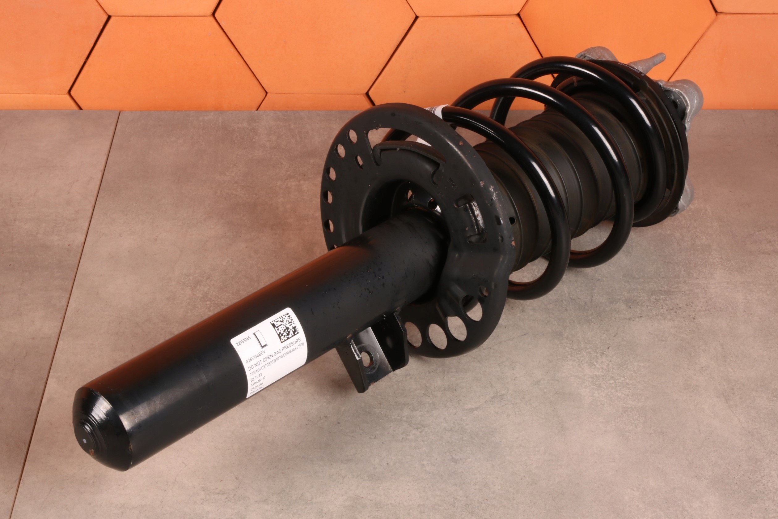 BMW i4 G26 eDrive35 eDrive40 shock absorber left front front 5A04C37 29 km!!