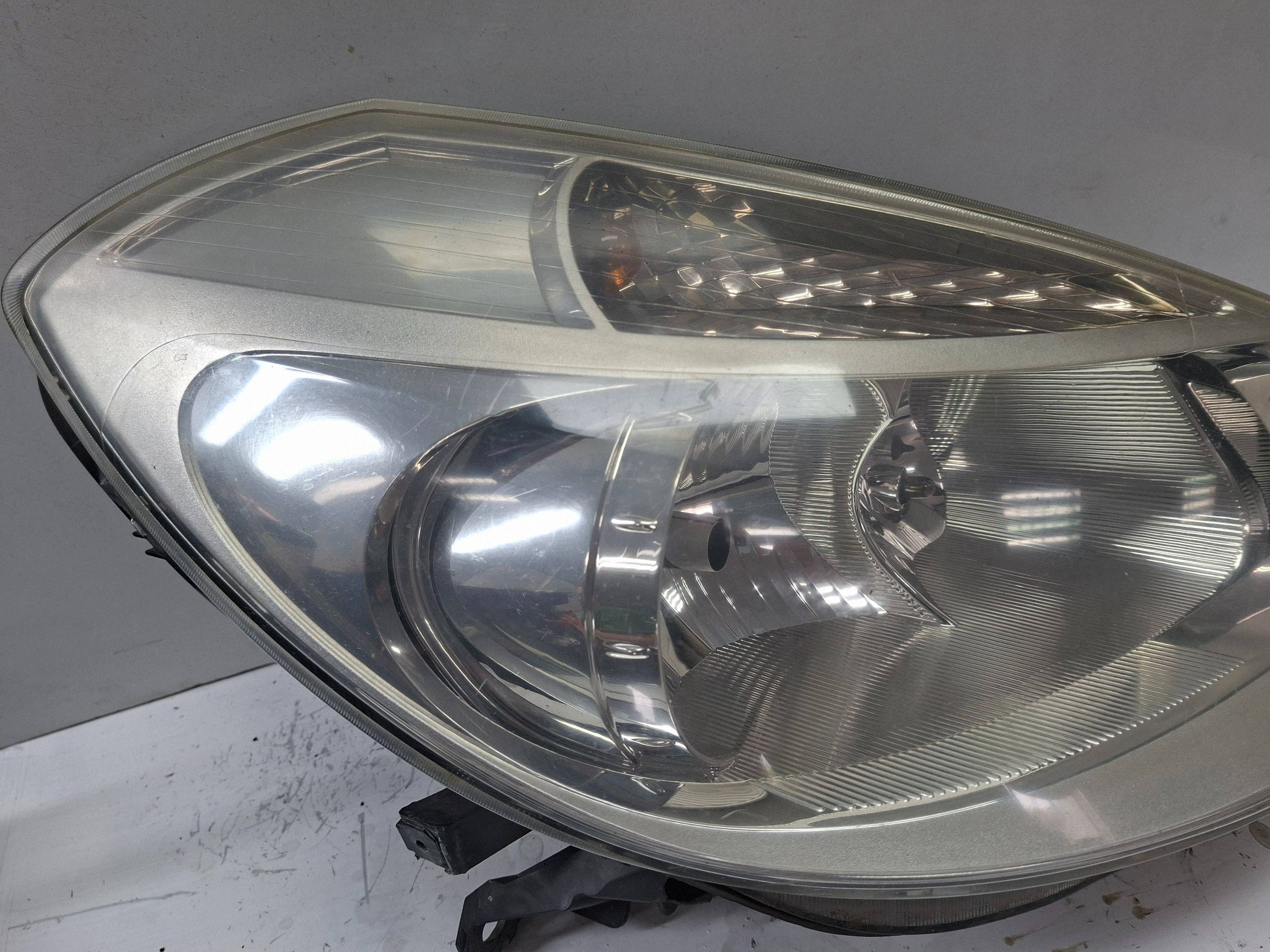 light front right 8200459823 RENAULT CLIO III 2005