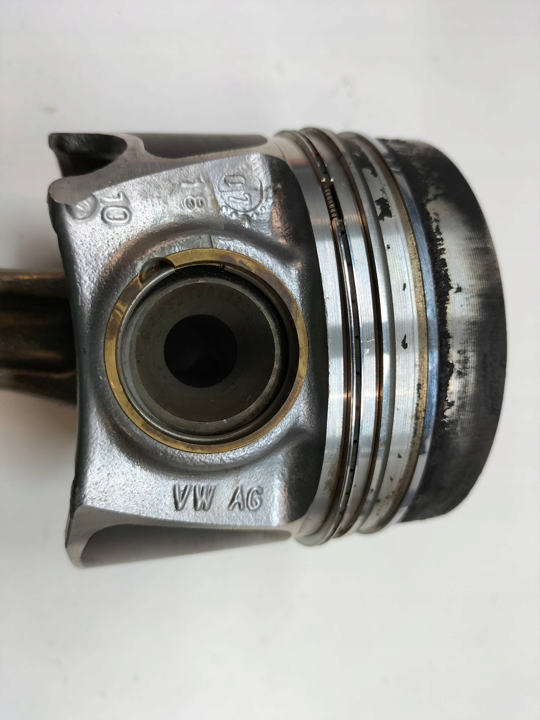 piston connecting rod 2.0 TDI Skoda Superb III (2015-)
