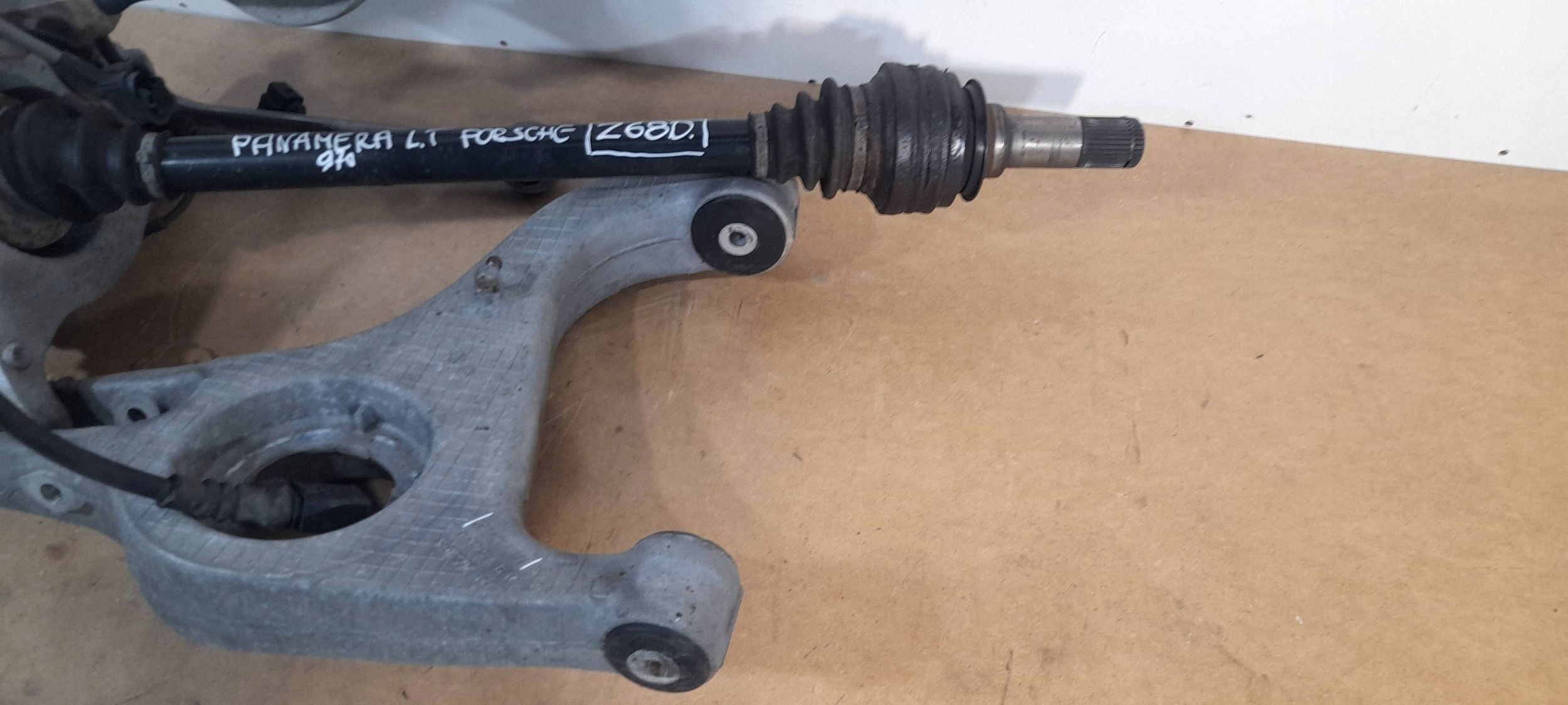 Porsche Panamera 970 swing arm rear left 970331041 (Z680)