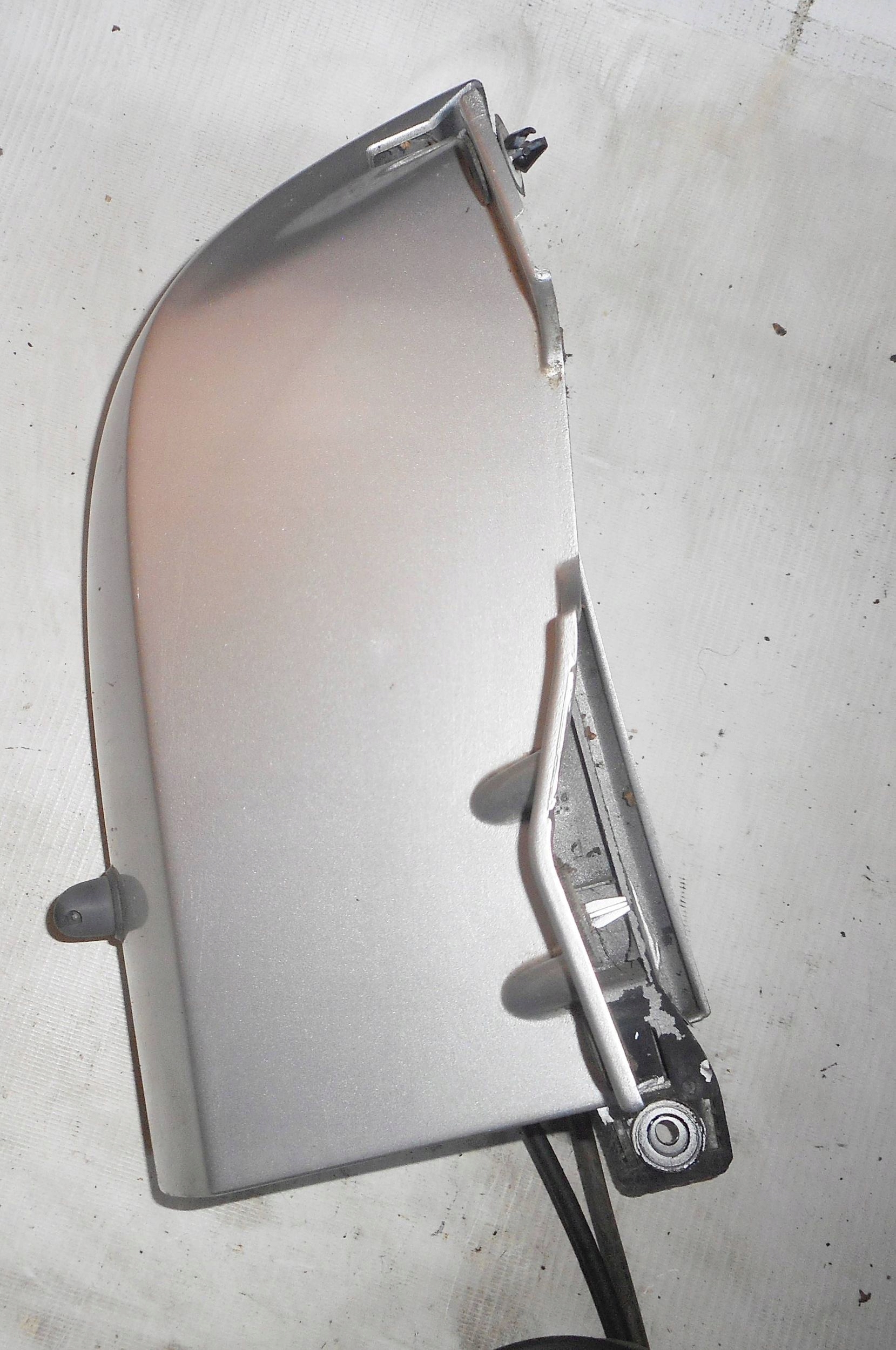 Trafic II Vivaro narożnik zderzaka lampy lewy tył 8200011485 91165734 Producent części Renault OE