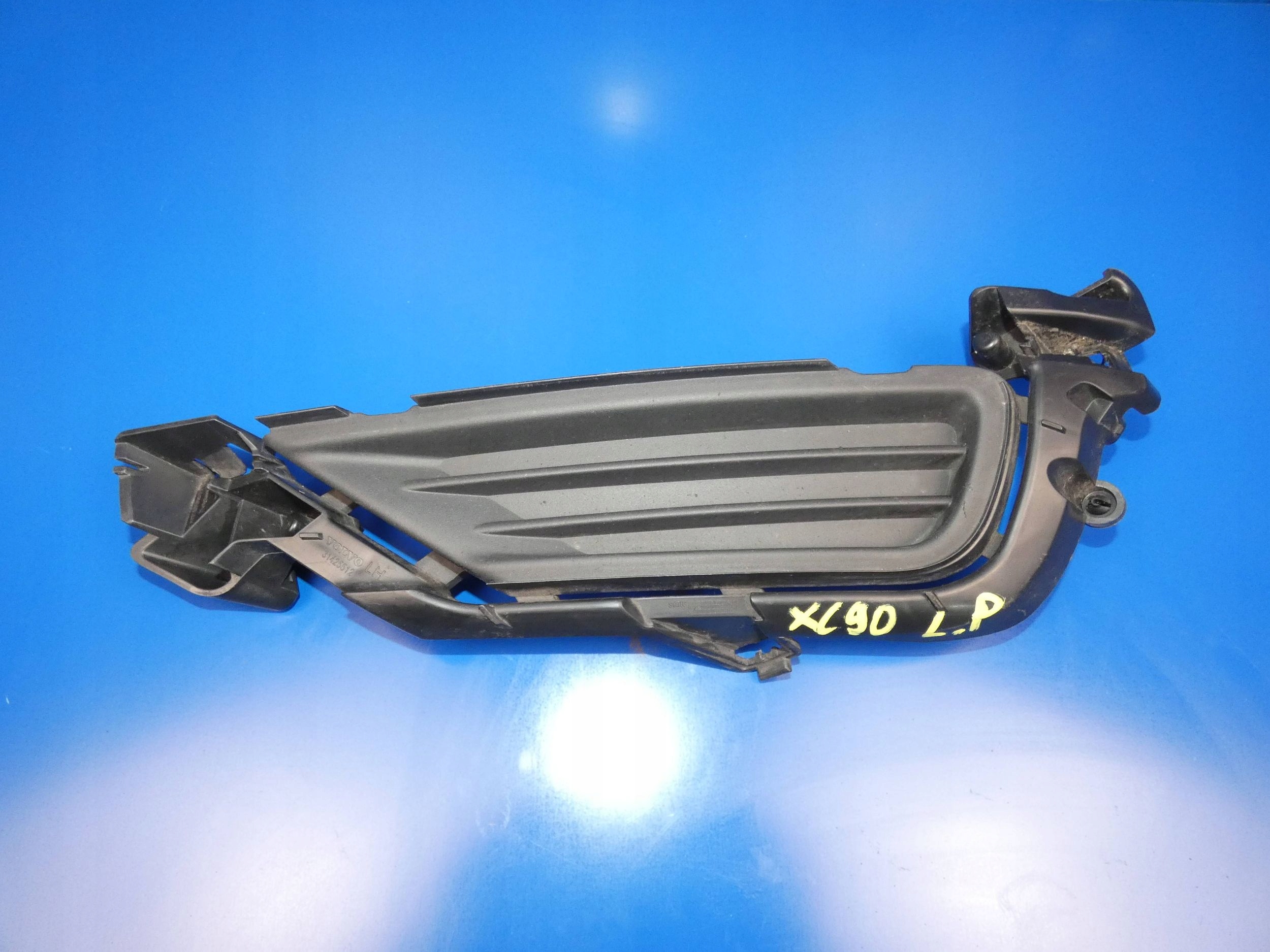 VOLVO XC90 II grid of a bumper left left front