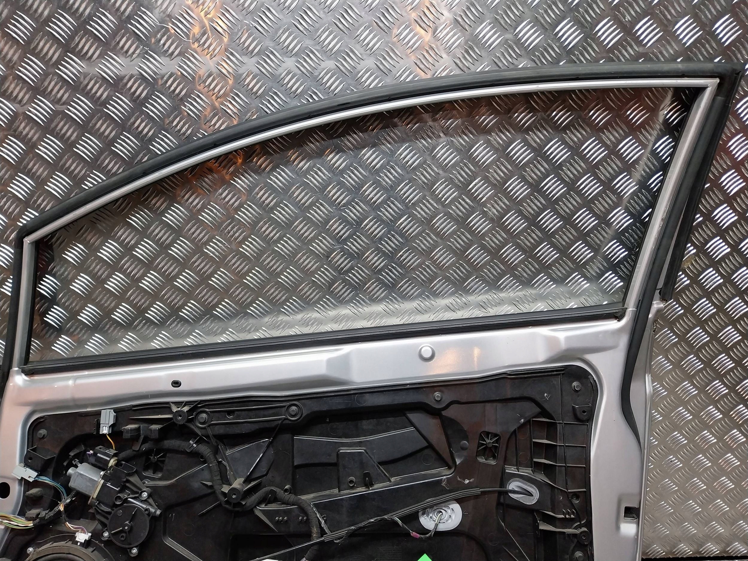 door right FORD FIESTA MK7 3D 07