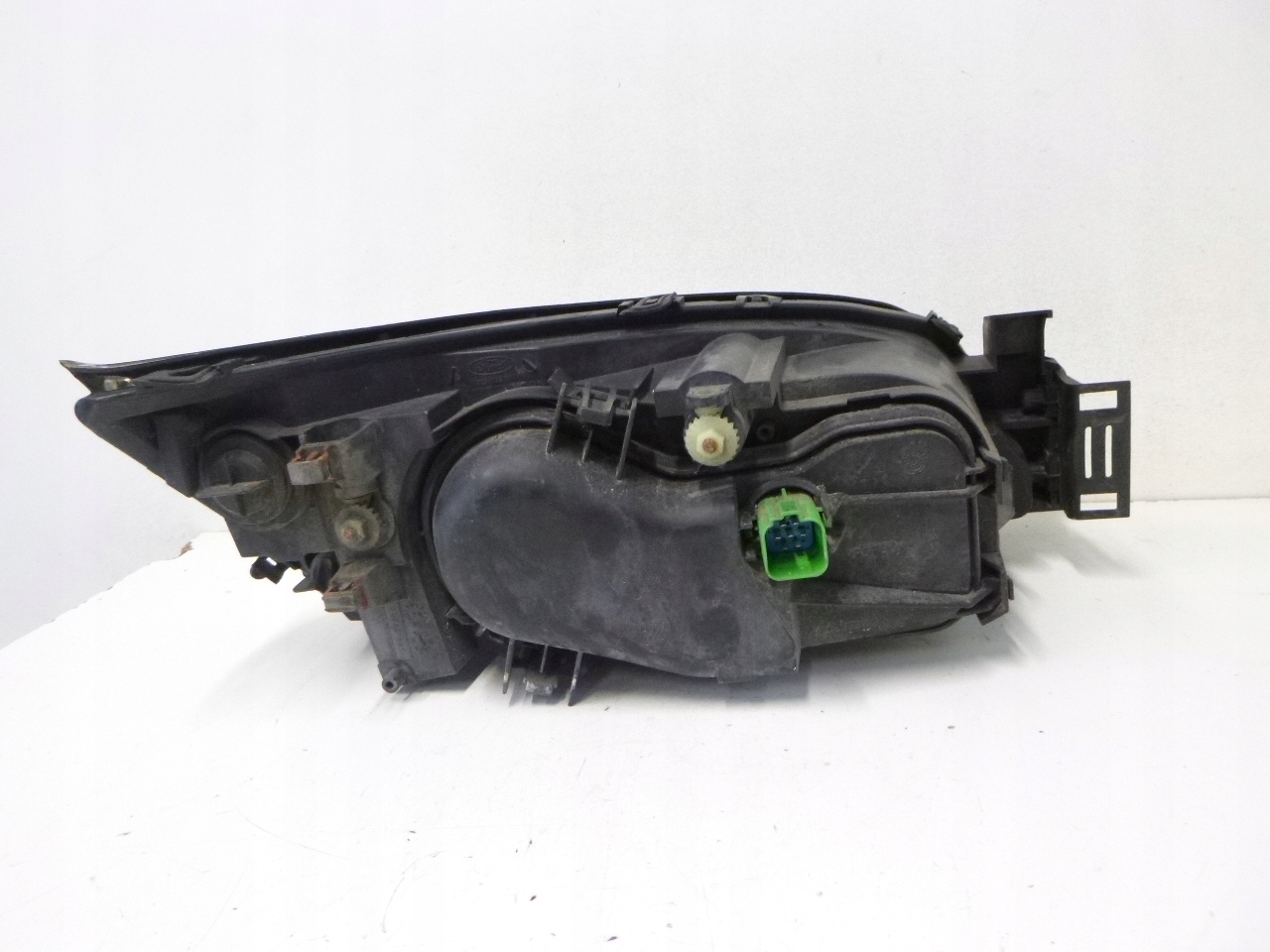 light front Ford Mondeo III 04r.
