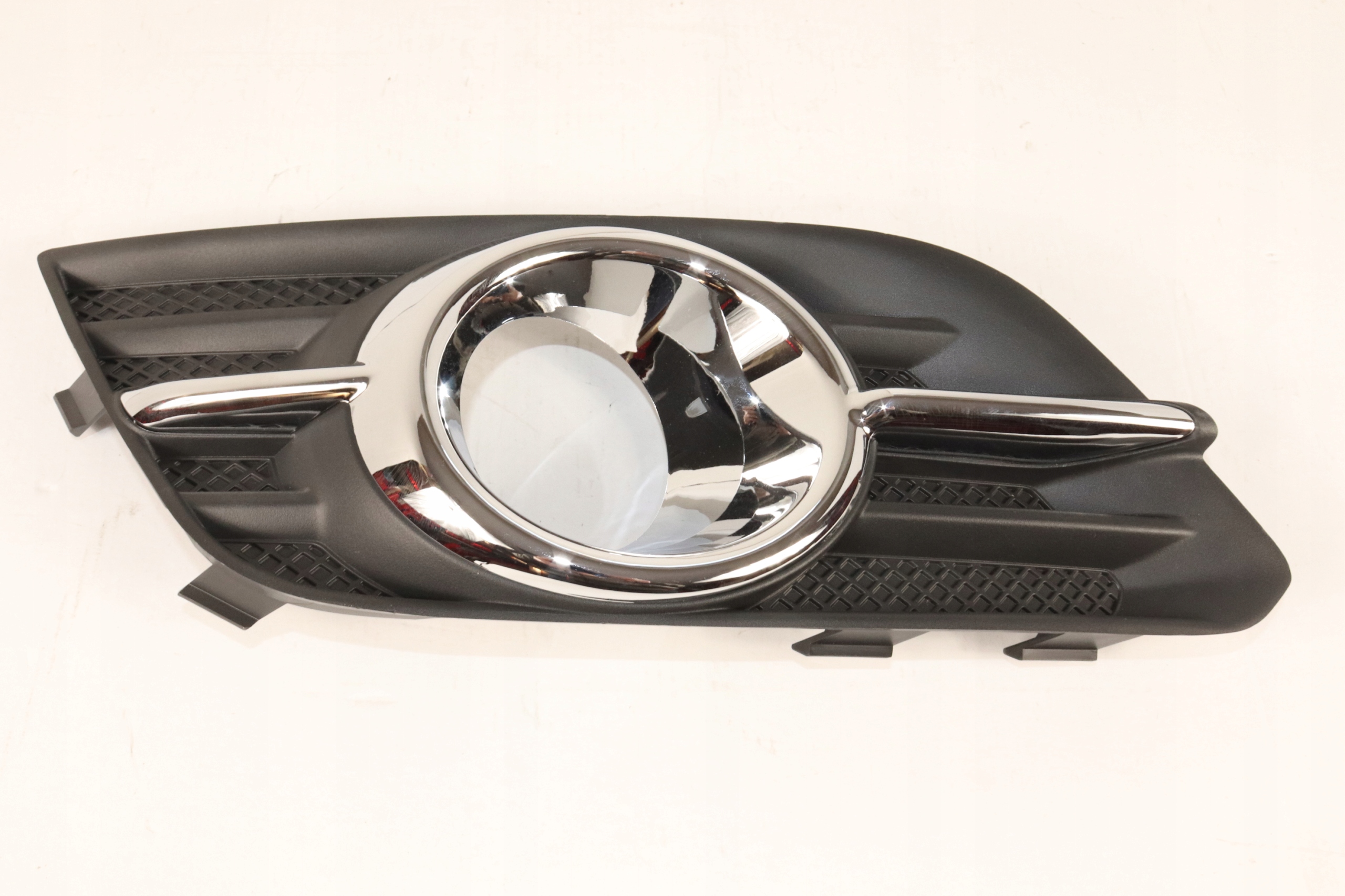 95470234 95470236 - ПЕРЕДНЯЯ РЕШЕТКА РАДИАТОРА OPEL MOKKA 12-16 LE