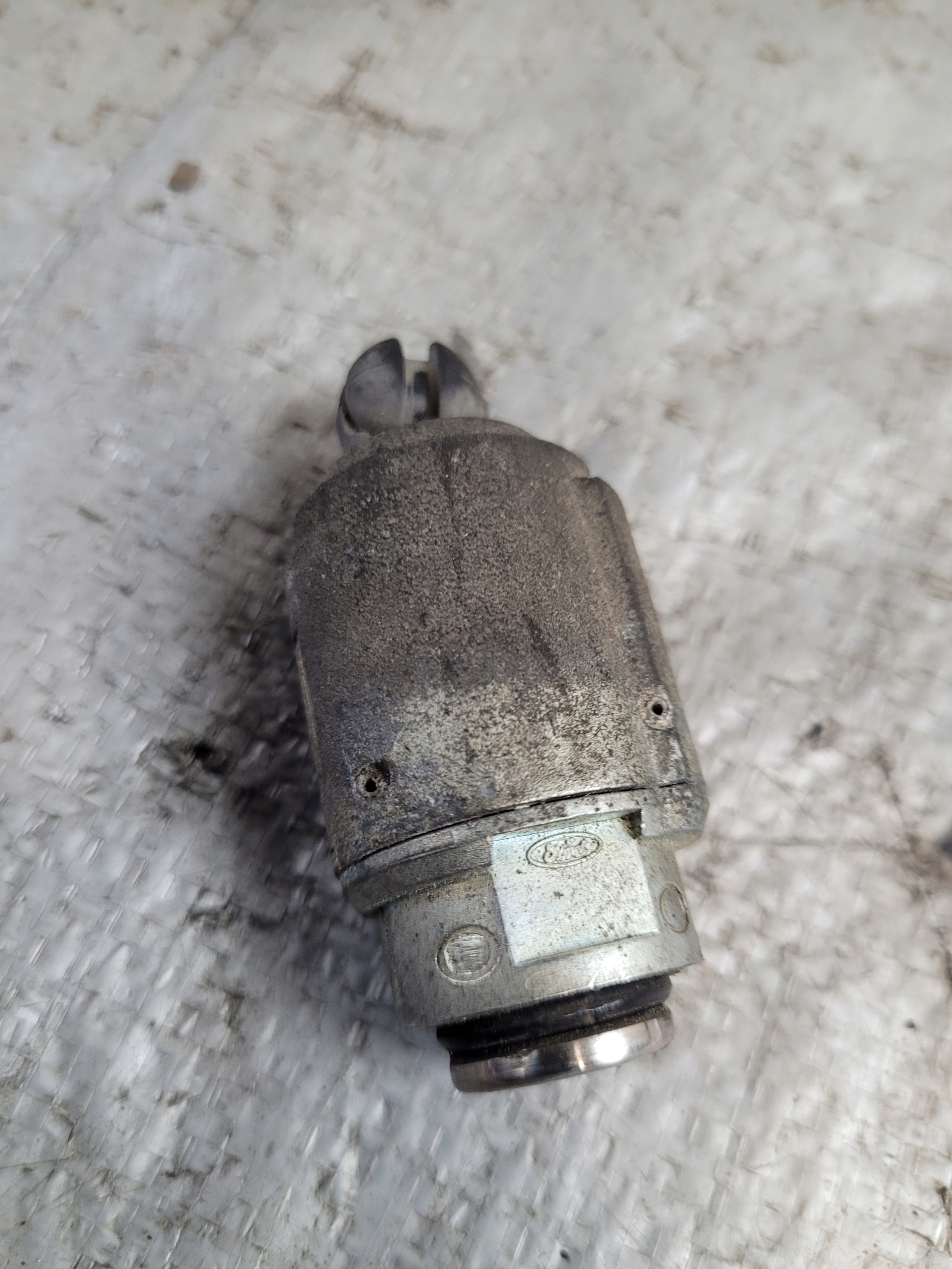 Insert de la serrure du capot OE 4M5A-A16C826-AD FORD FOCUS MK2 II 1.8TDCI