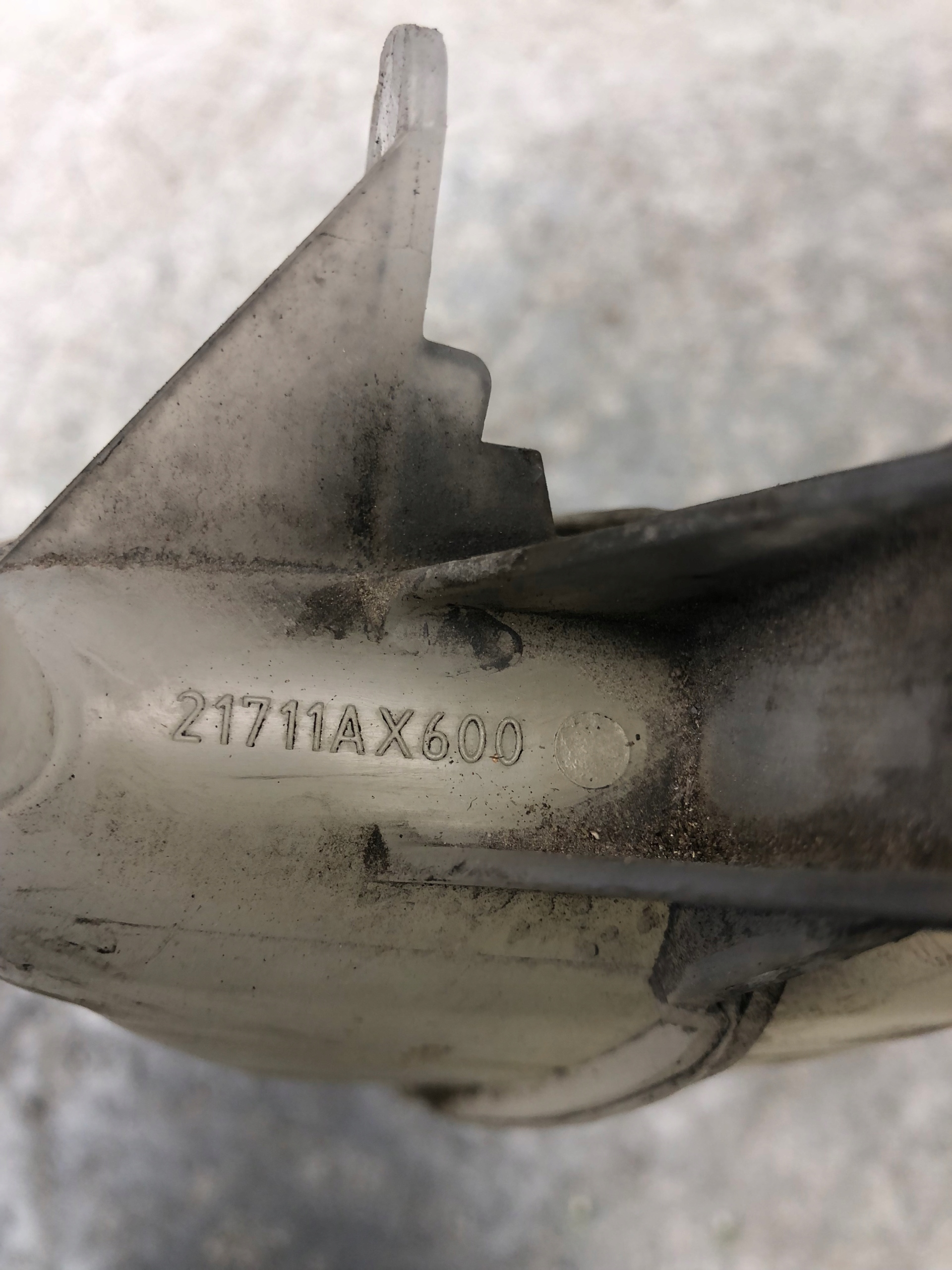 Réservoir eau NISSAN NOTE E11 21711AX600