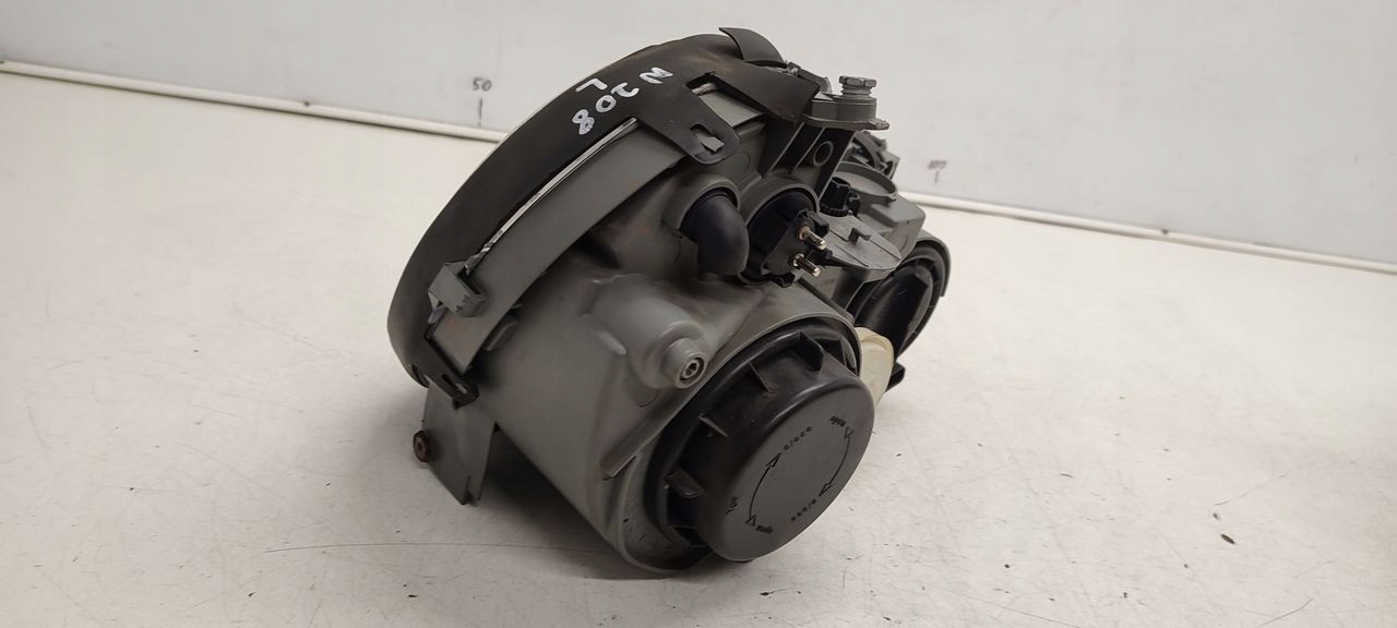 light front front left Mercedes W208