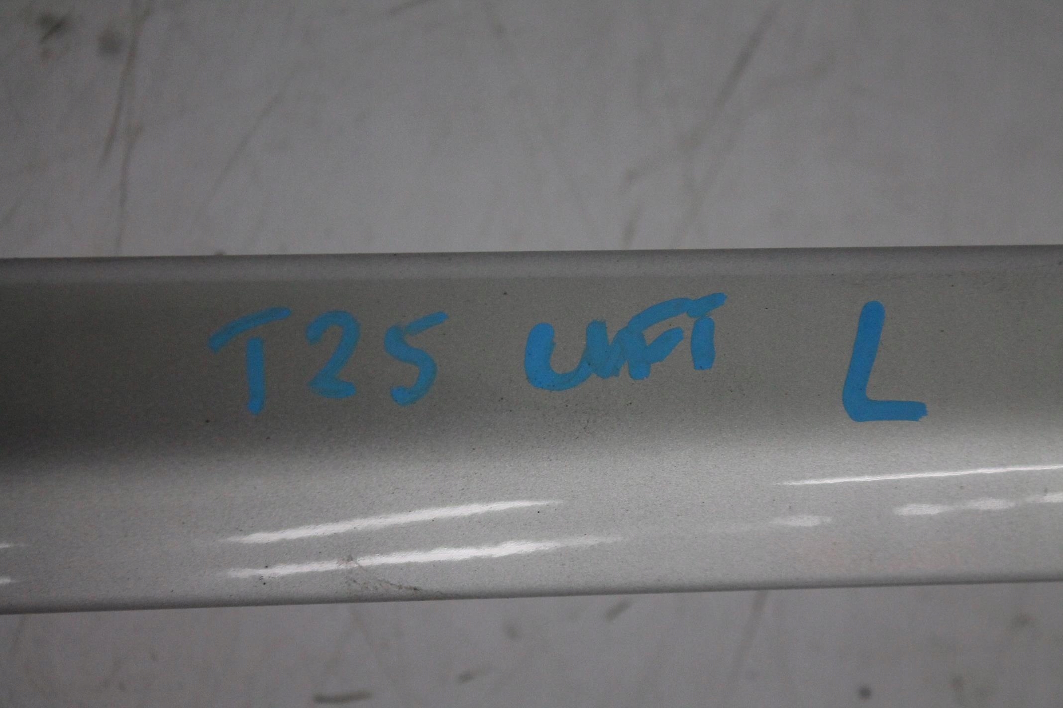 RELING RELINGI DACHOWE KOMPLET TOYOTA AVENSIS T25 Car type Passenger cars