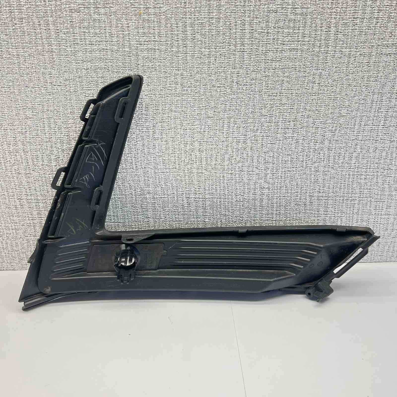 Honda CR-V 2023->grid left front 39682-3A0-A010-M1