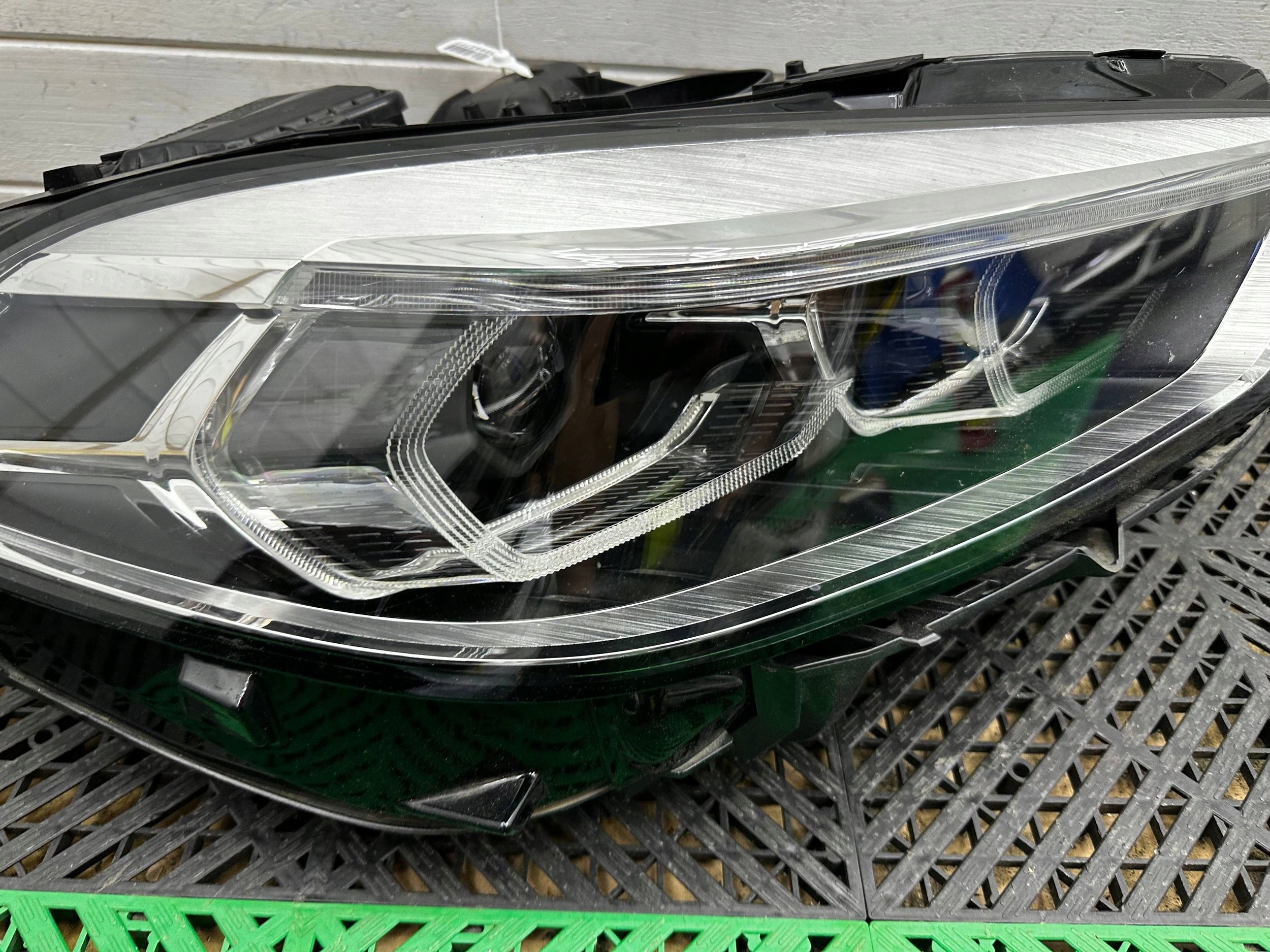 light front side right BMW 1 F40 9448100