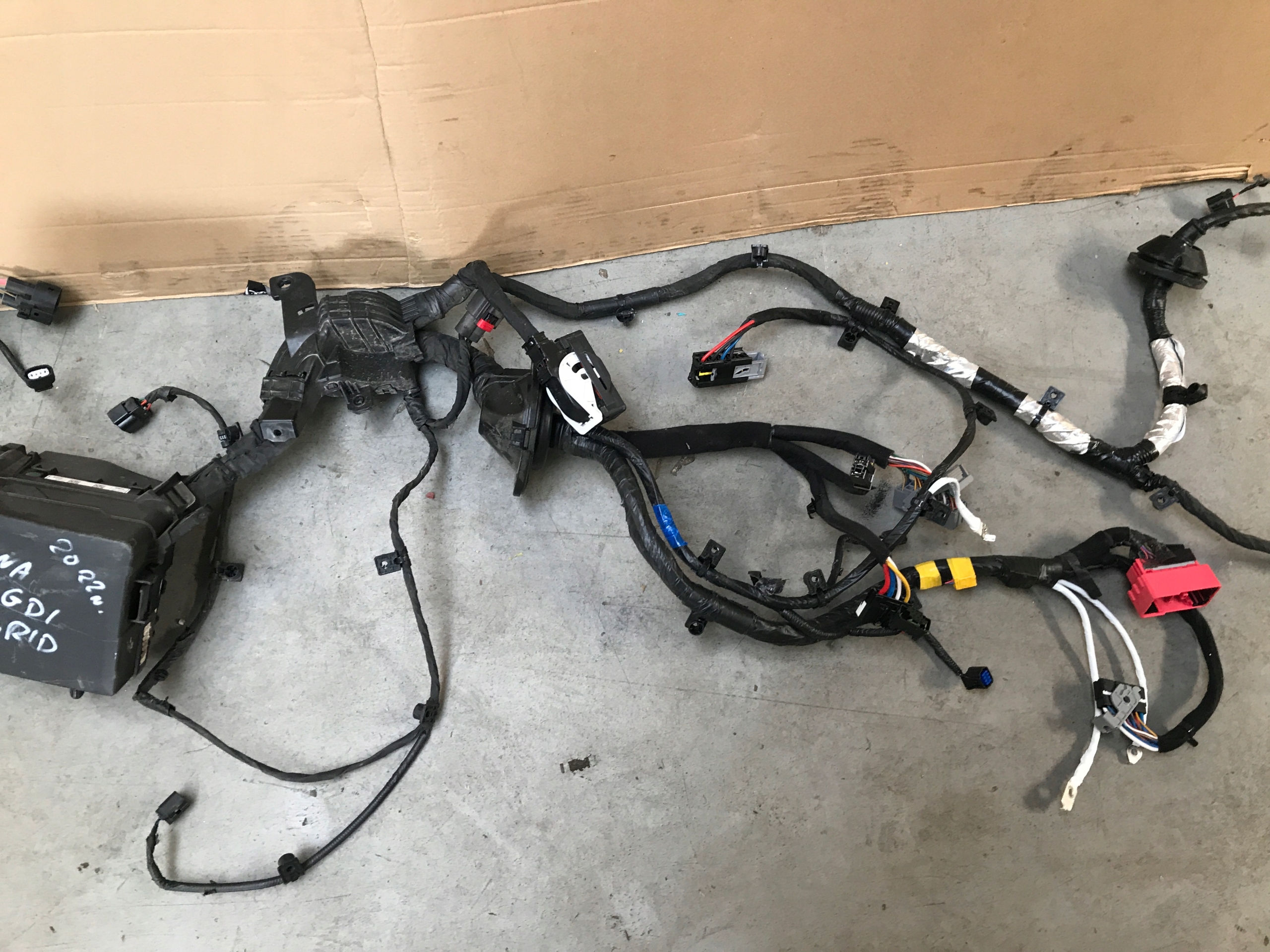 HYUNDAI KONA 1.6 GDI HYBRID LED SKRZYNKA BEZPIECZNIKÓW WIĄZKA 912A0-CM390 Typ samochodu Samochody osobowe