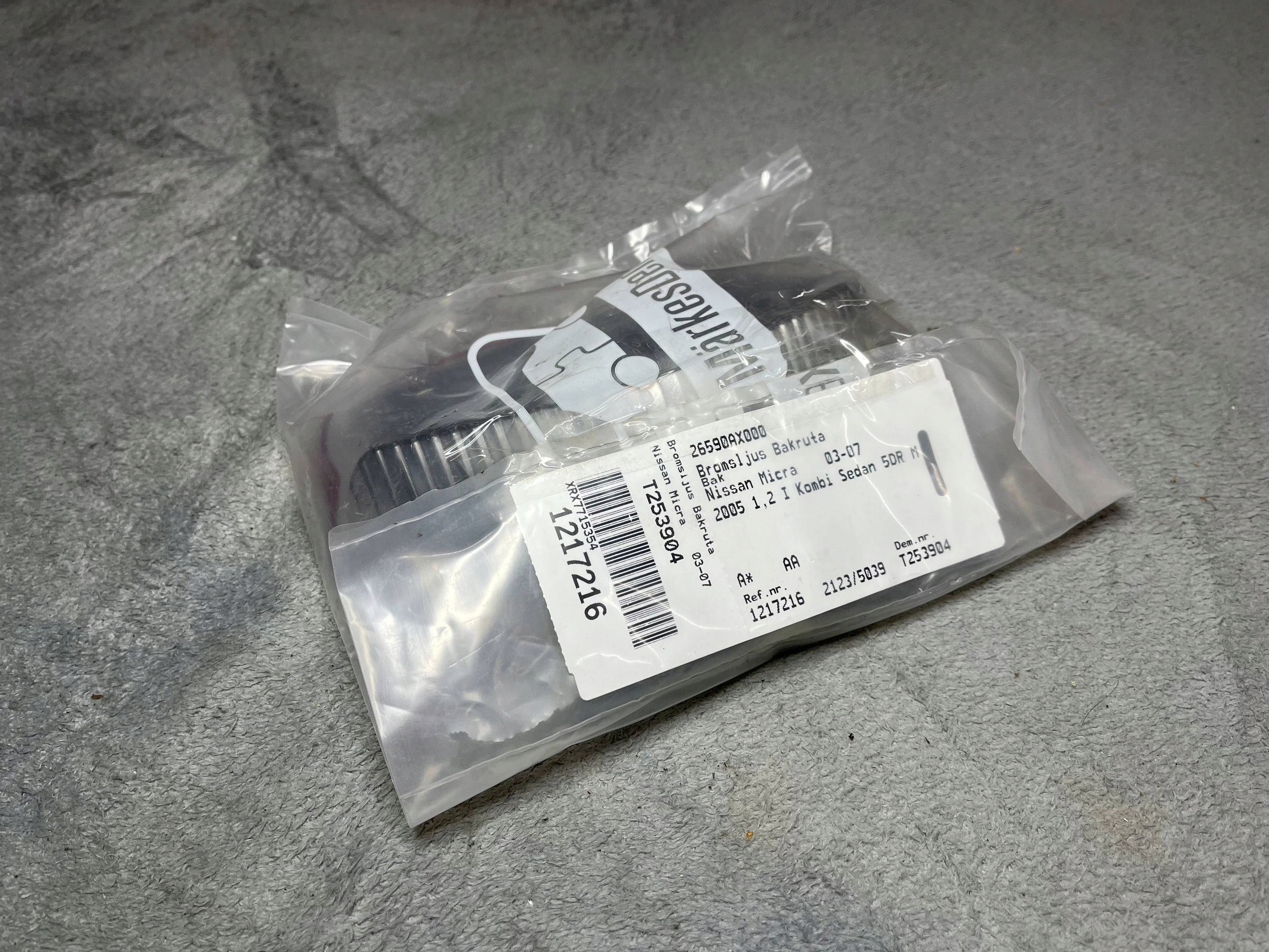 Trzecie light stop Nissan Micra 26590AX000