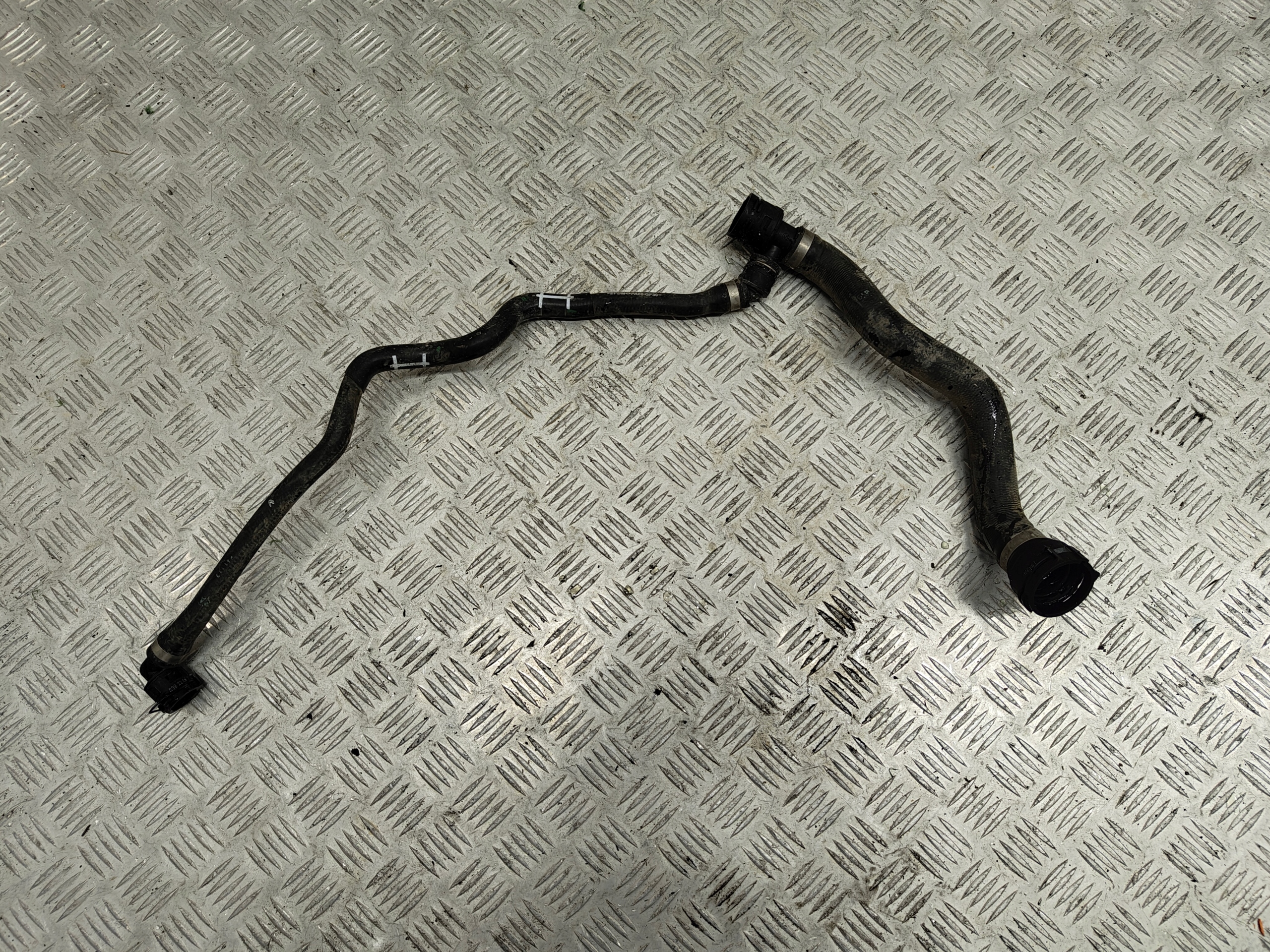 BMW IX I20 crijevo prijenos vode 8475126 8475127
