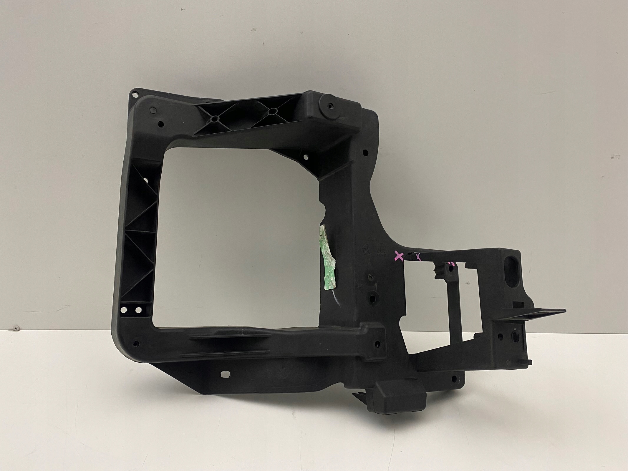 T510011AE - JEEP CHEROKEE KL V 5 ЛІВЕ КРІПЛЕННЯ ЛАМПИ КОВЗАННЯ