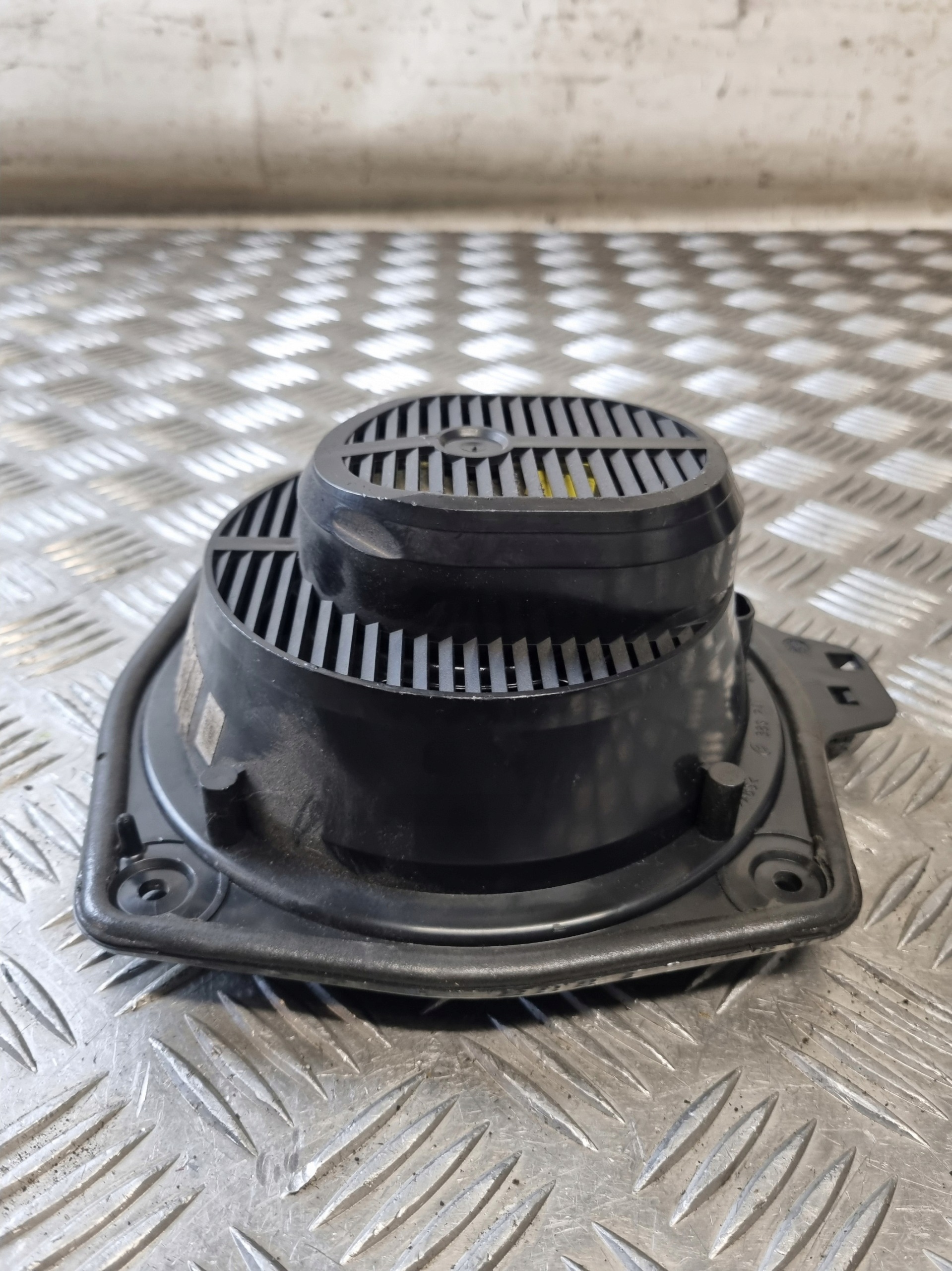 speaker left rear part BOSE AUDI A4 B6 CABRIO