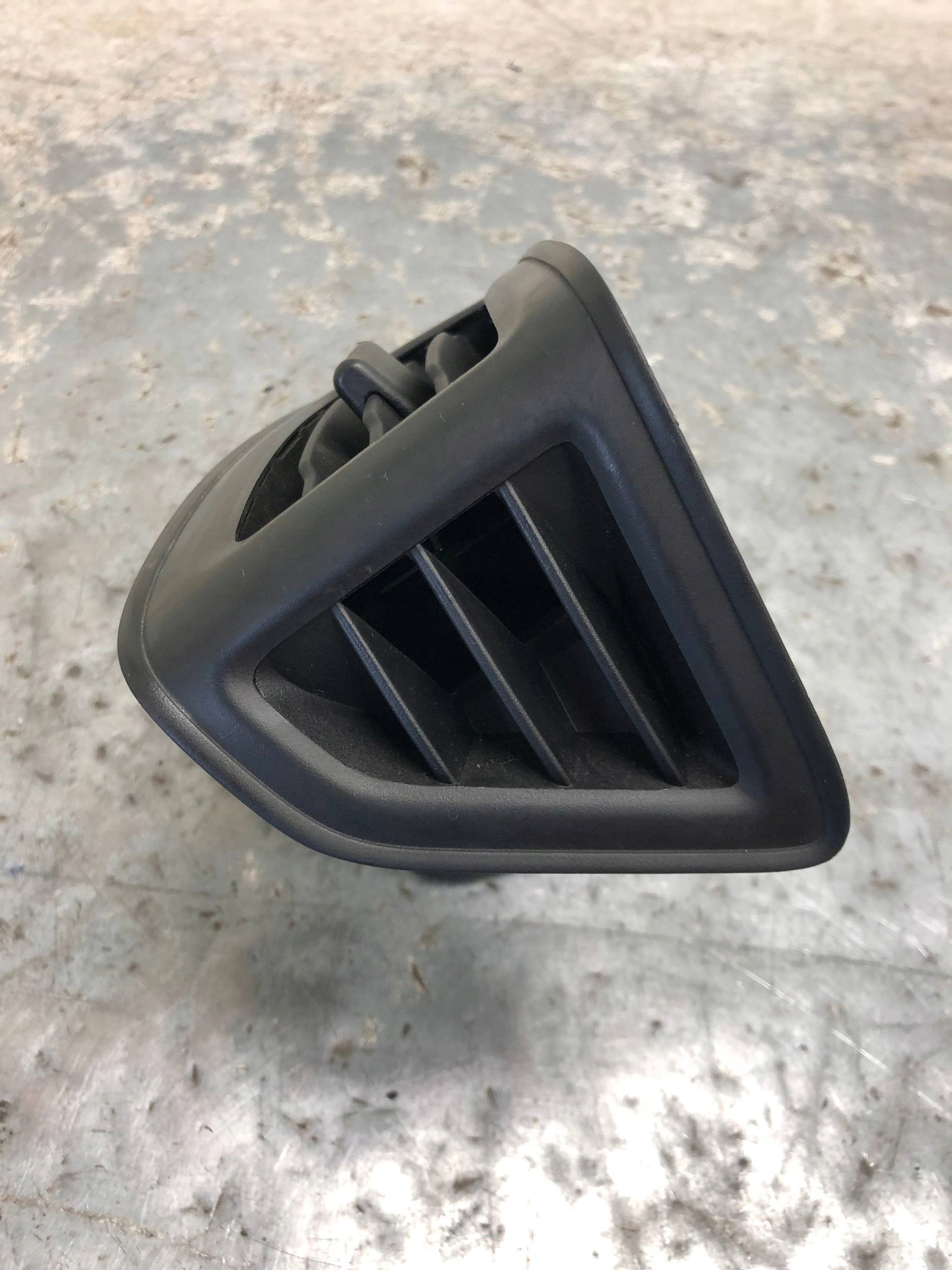 grid air conditioning devices right FORD FOCUS MK3 BM51-A018B08-AJ