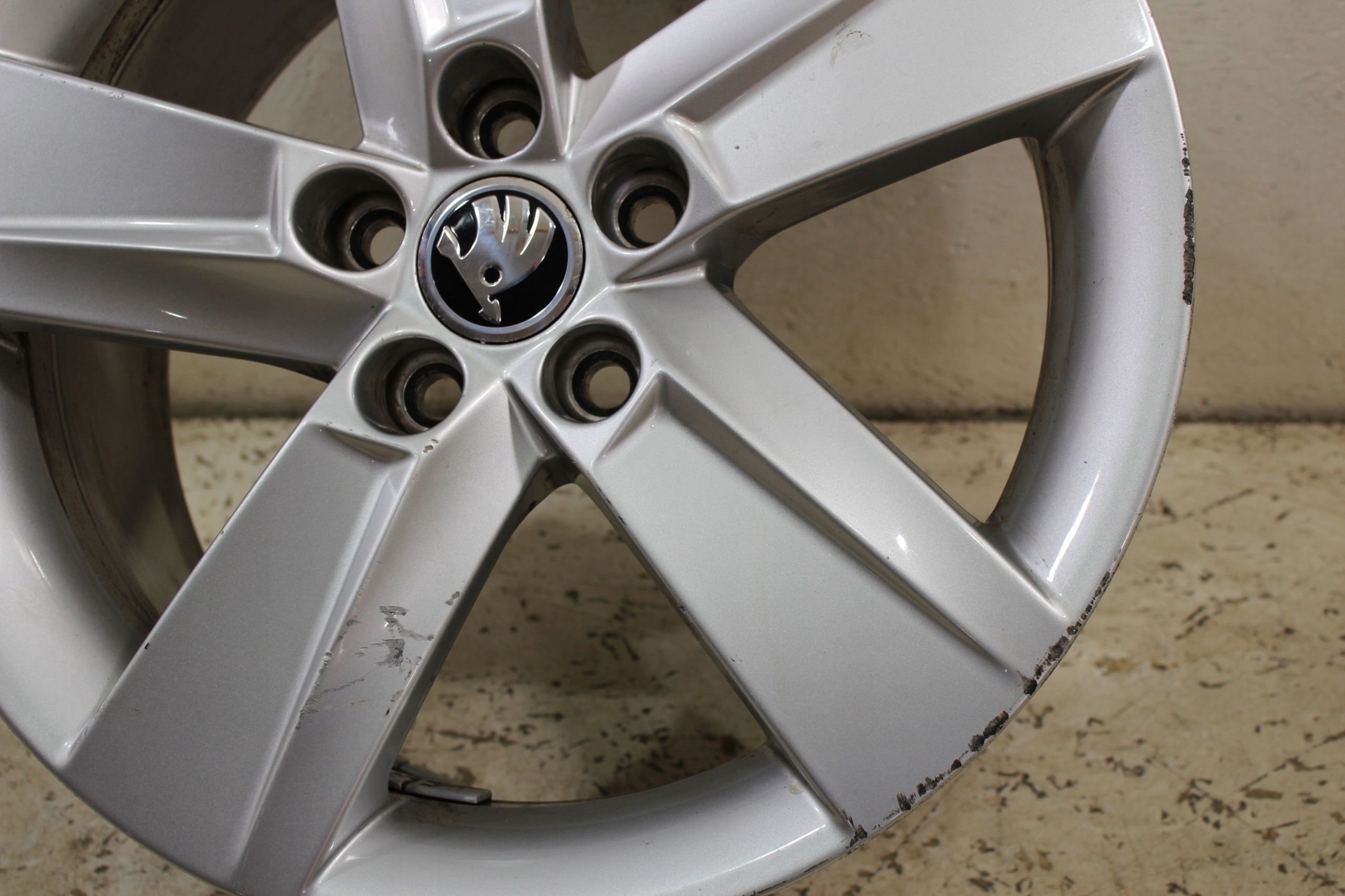 Skoda disk hliníkový 16 6V0601025