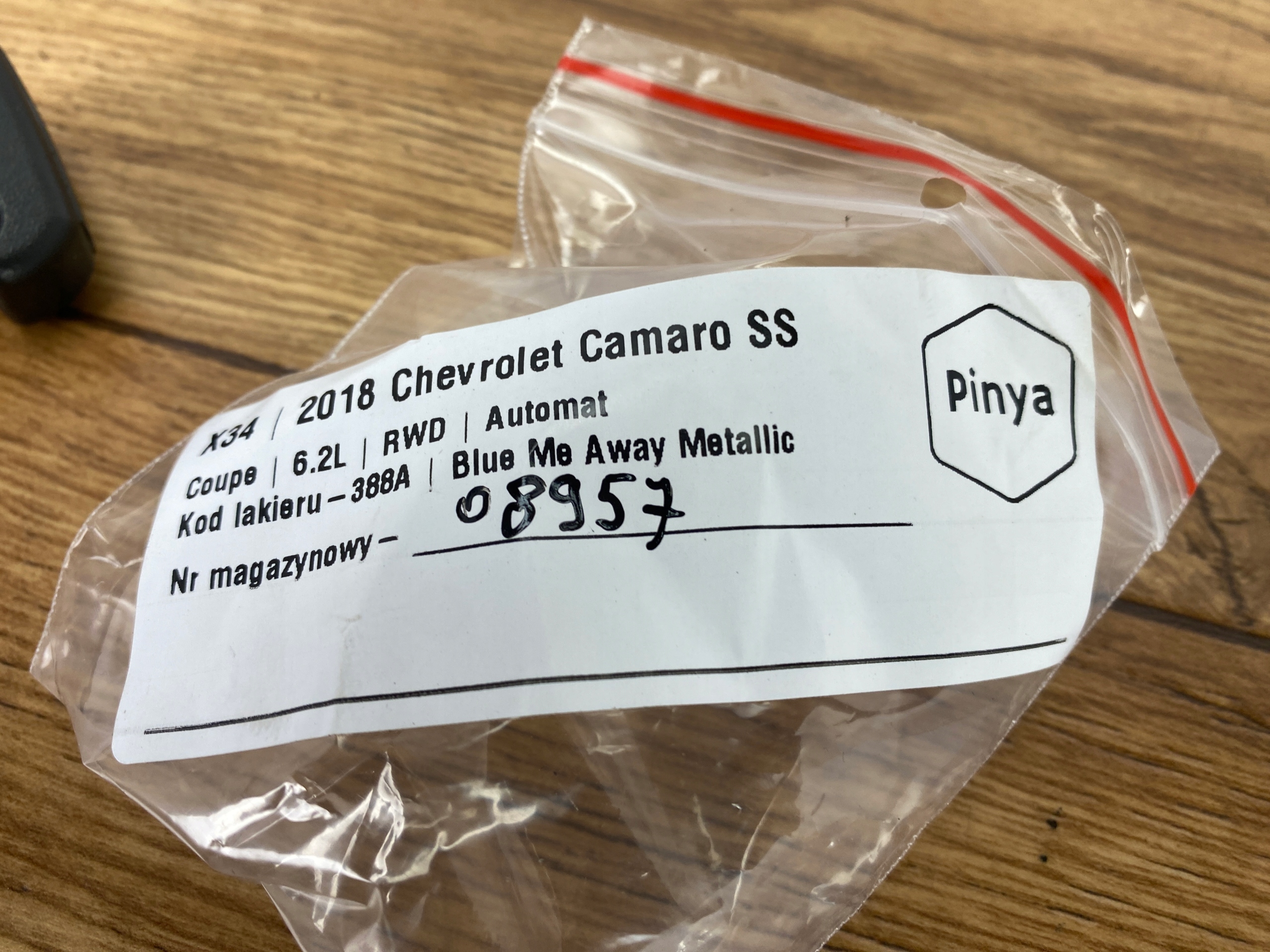 Haczyk Supporto CIELO INTERNO daszka Chevrolet Camaro 2016+ USA
